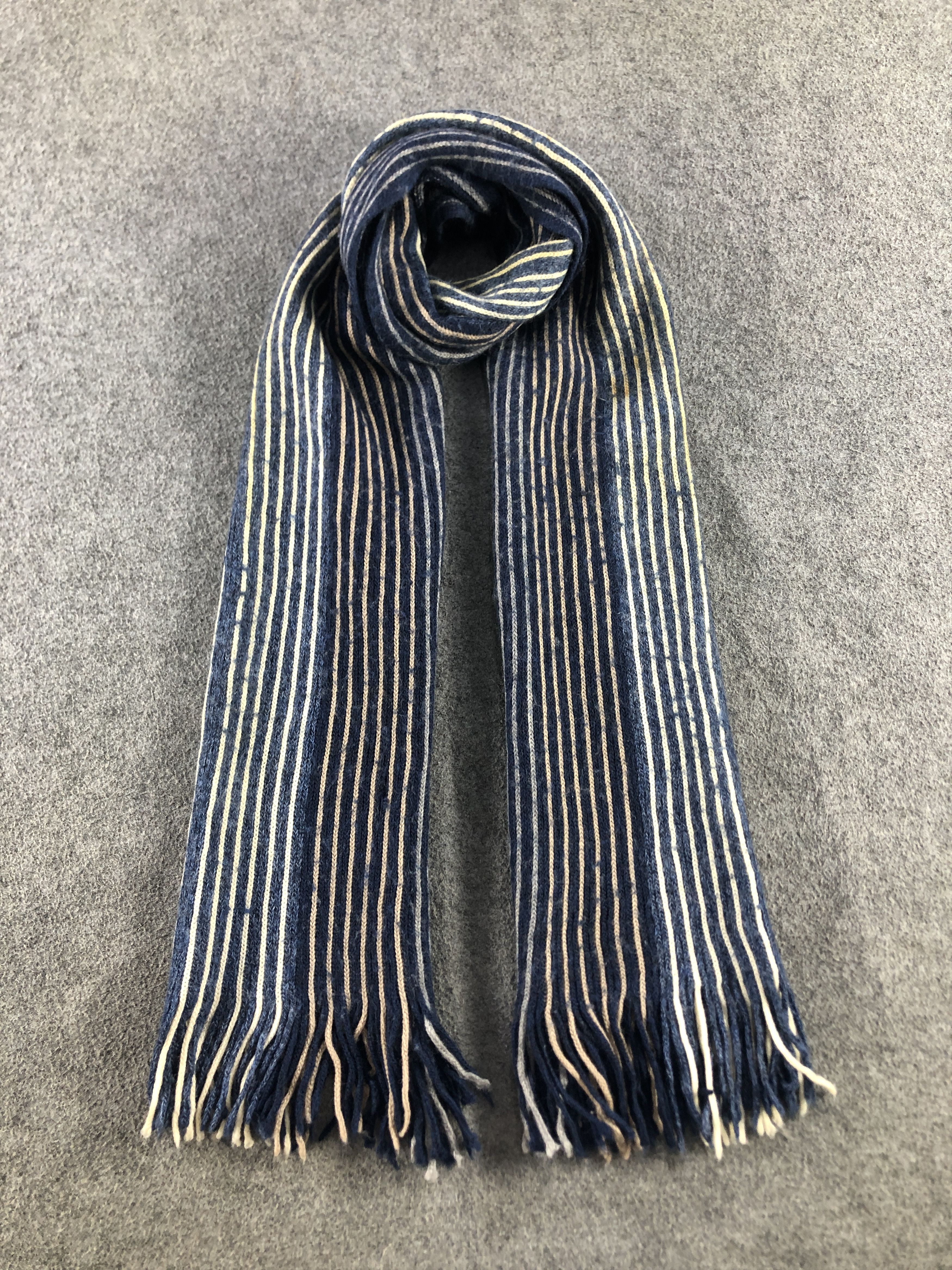 Paul Stuart Paul Stuart Scarf / Muffler / Neckwear P828 Size ONE SIZE - 1 Thumbnail