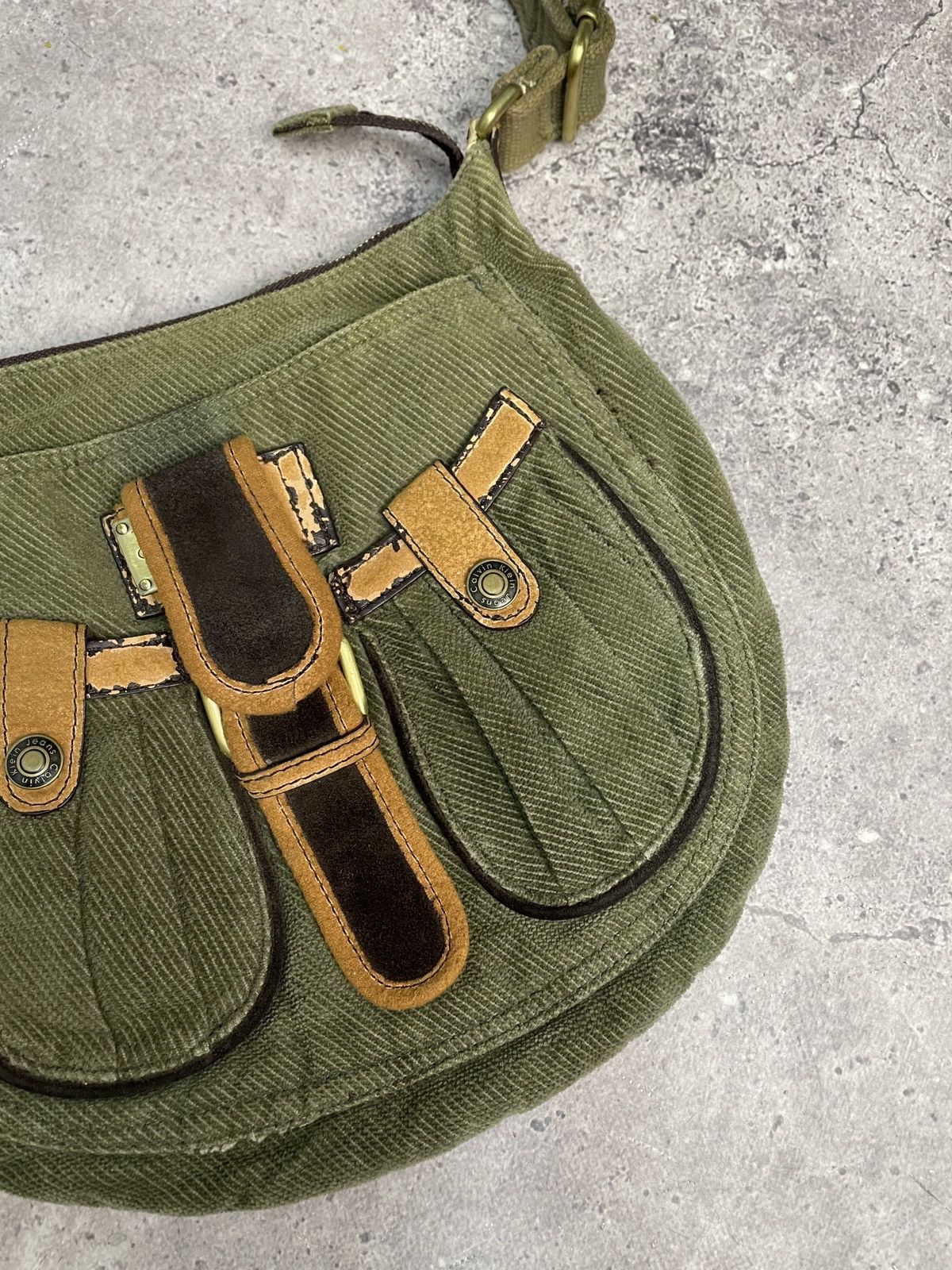 Vintage Vintage Y2K Calvin Klein Velvet Shoulder Bag Size ONE SIZE - 15 Thumbnail