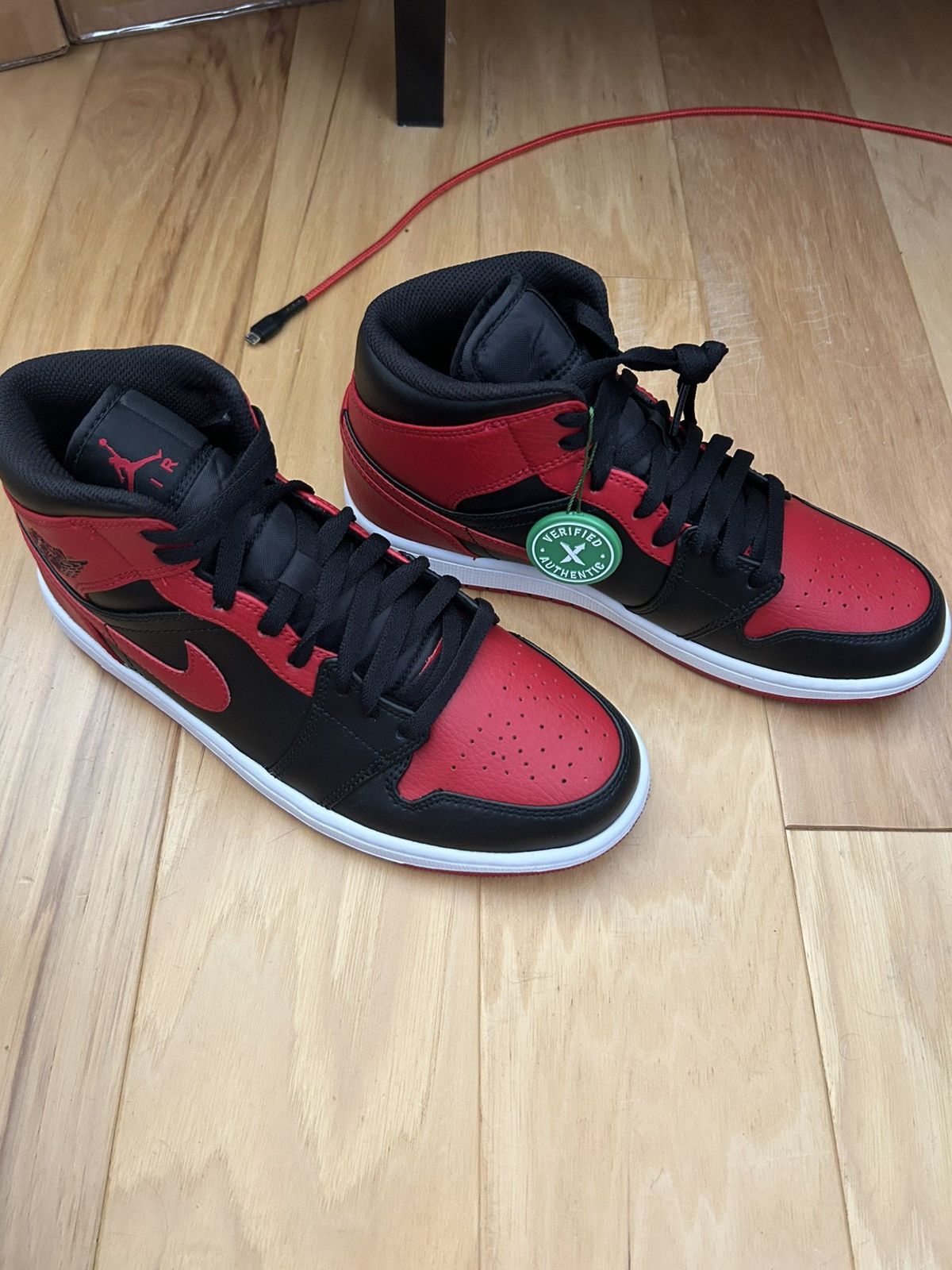 Jordan Brand × Nike Jordan 1 mid “banned” Size US 8 / EU 41 - 7 Thumbnail