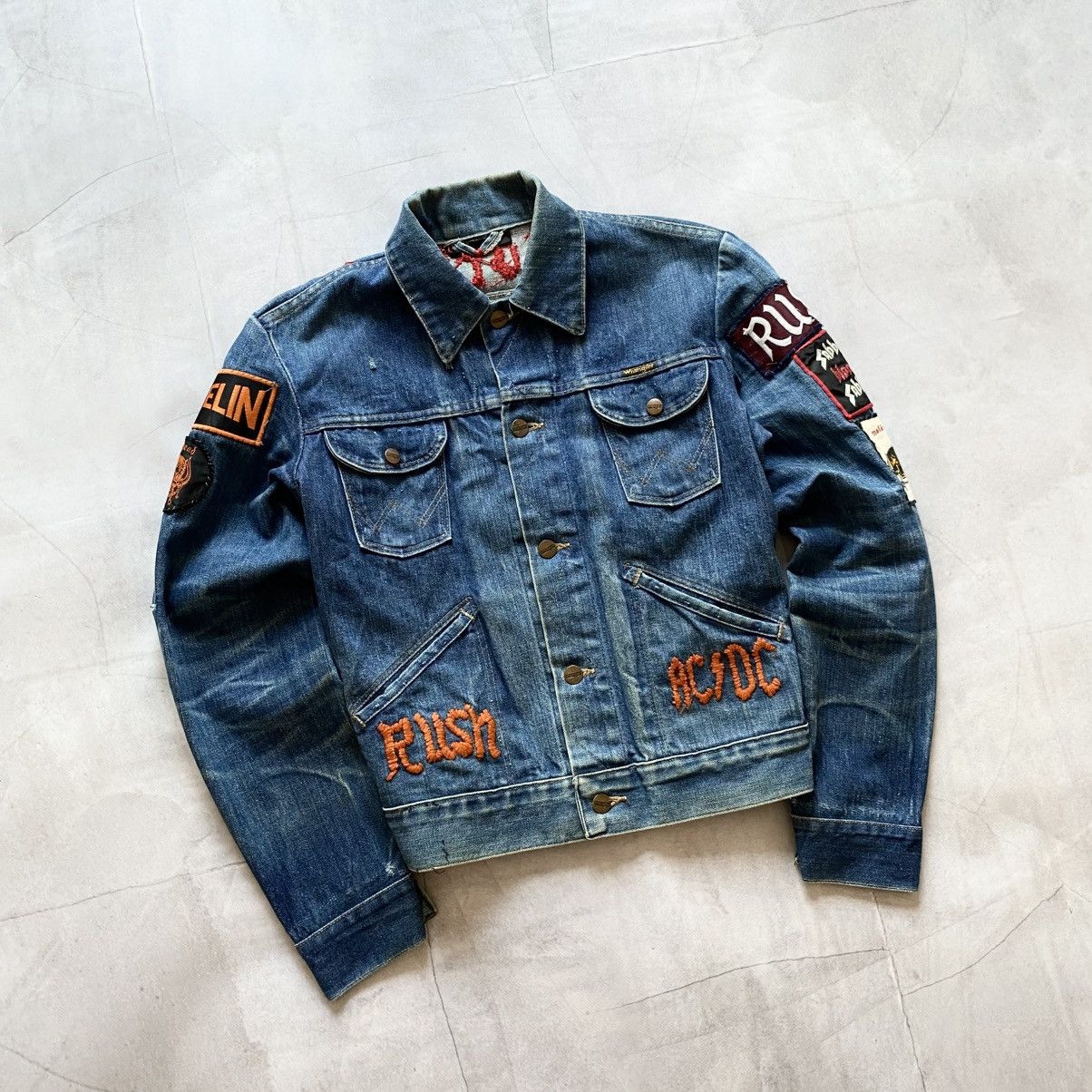 Band Tees × Vintage 80s Judas Priest Motörhead Wrangler Handmade Denim Jacket Size US S / EU 44-46 / 1 - 2 Thumbnail