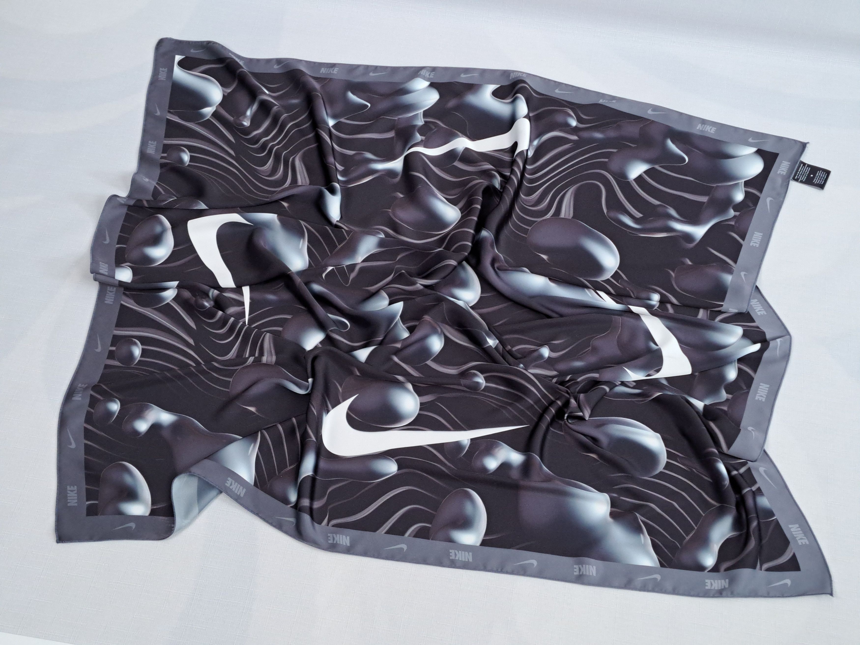 Nike Nike limited edition square scarf. Size ONE SIZE - 1 Thumbnail