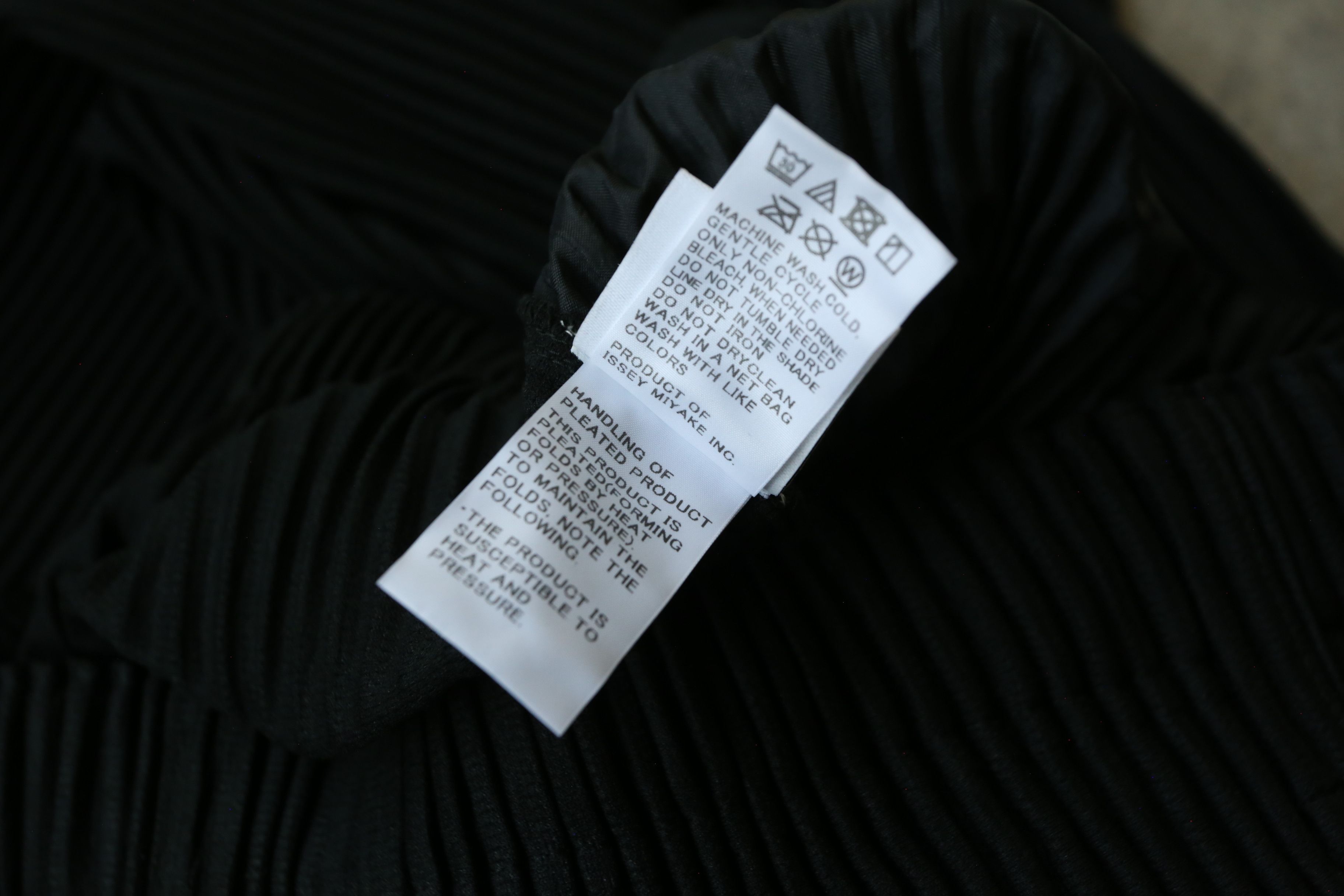 Homme Plisse Issey Miyake Homme Plisse Issey Miyake - F/W 19 - Basics Pleated Trousers Size US 30 / EU 46 - 7 Thumbnail