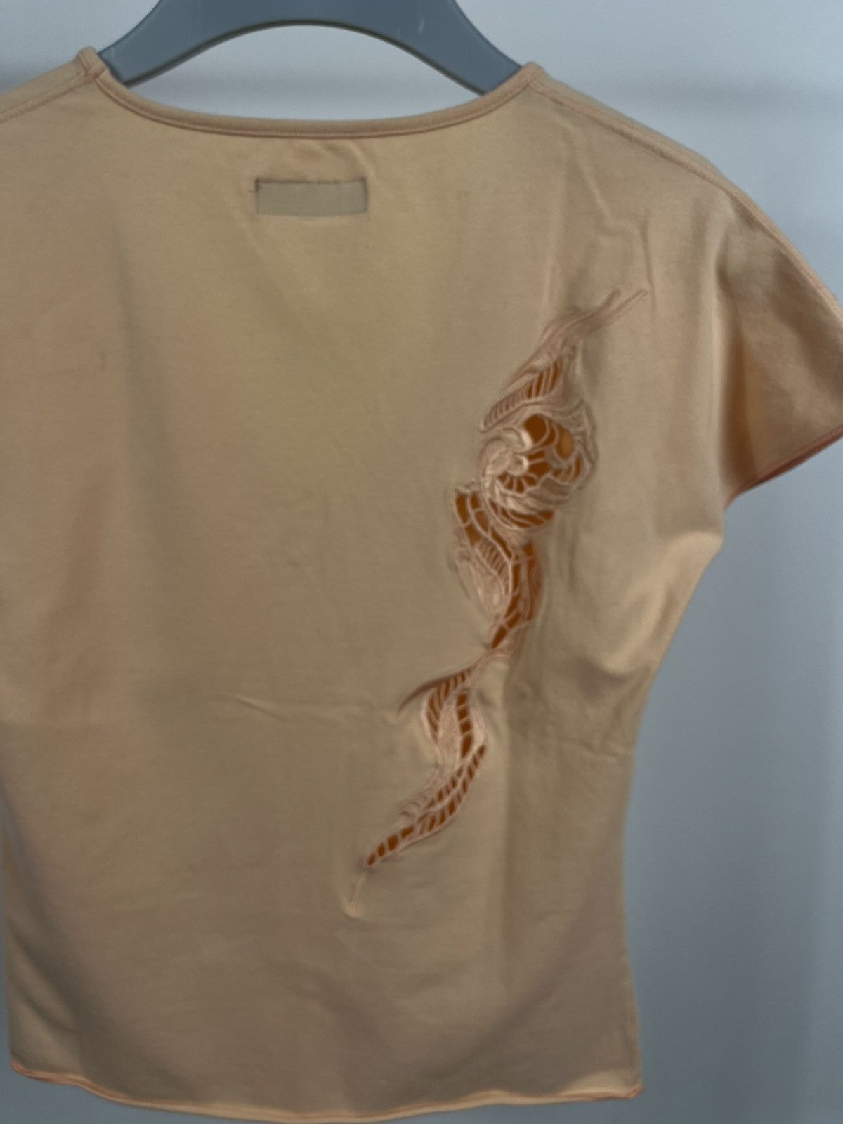 Thierry Mugler × Vintage Mugler Peach V-Neck T-Shirt Top with Lace Back – Size L Size L / US 10 / IT 46 - 7 Thumbnail
