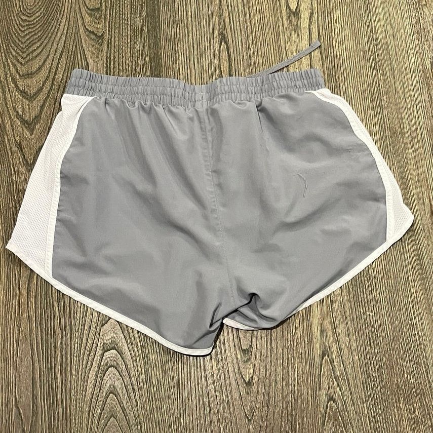 Under Armour Under Armour HeatGear Running Shorts Elastic Waist Grey M Size 26" / US 2 / IT 38 - 4 Thumbnail