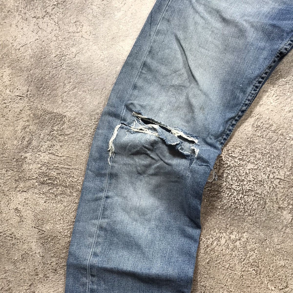 Vintage Vintage 90s Levis Distressed Baggy Jeans Grunge Thrashed 31 Size US 31 - 4 Thumbnail