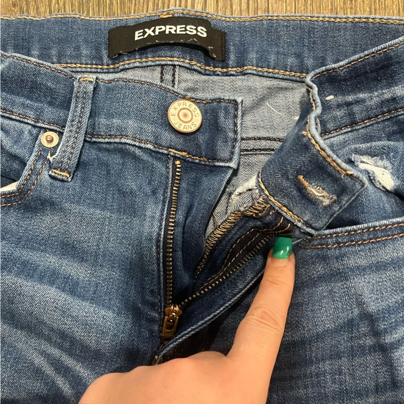 Express Express Super Skinny Jeans Mid Rise Whisker Distressed 2L Size 26" / US 2 / IT 38 - 6 Thumbnail