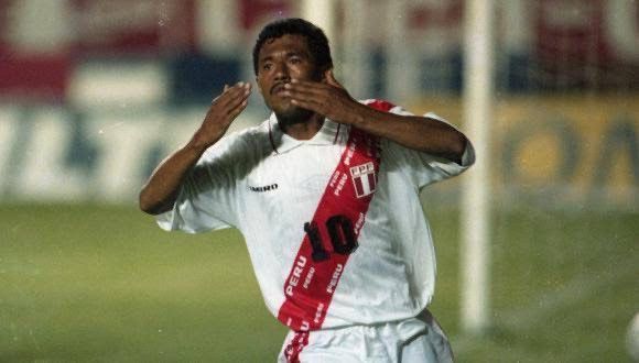 Umbro Vintage 1996/97 Peru Home Shirt Size US XL / EU 56 / 4 - 7 Thumbnail