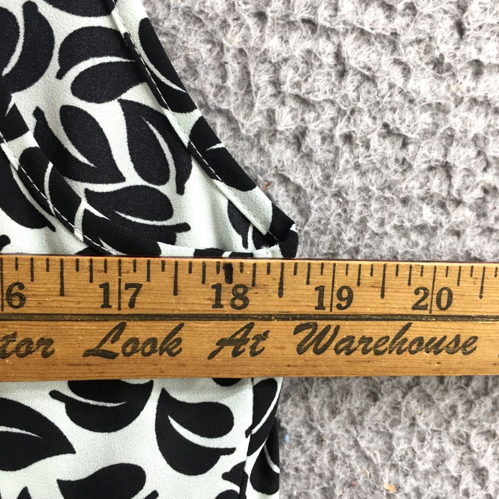 Ann Taylor Ann Taylor LOFT Blouse Womens Small Black Sleeveless Leaf Print Pleated Front Size S / US 4 / IT 40 - 5 Thumbnail
