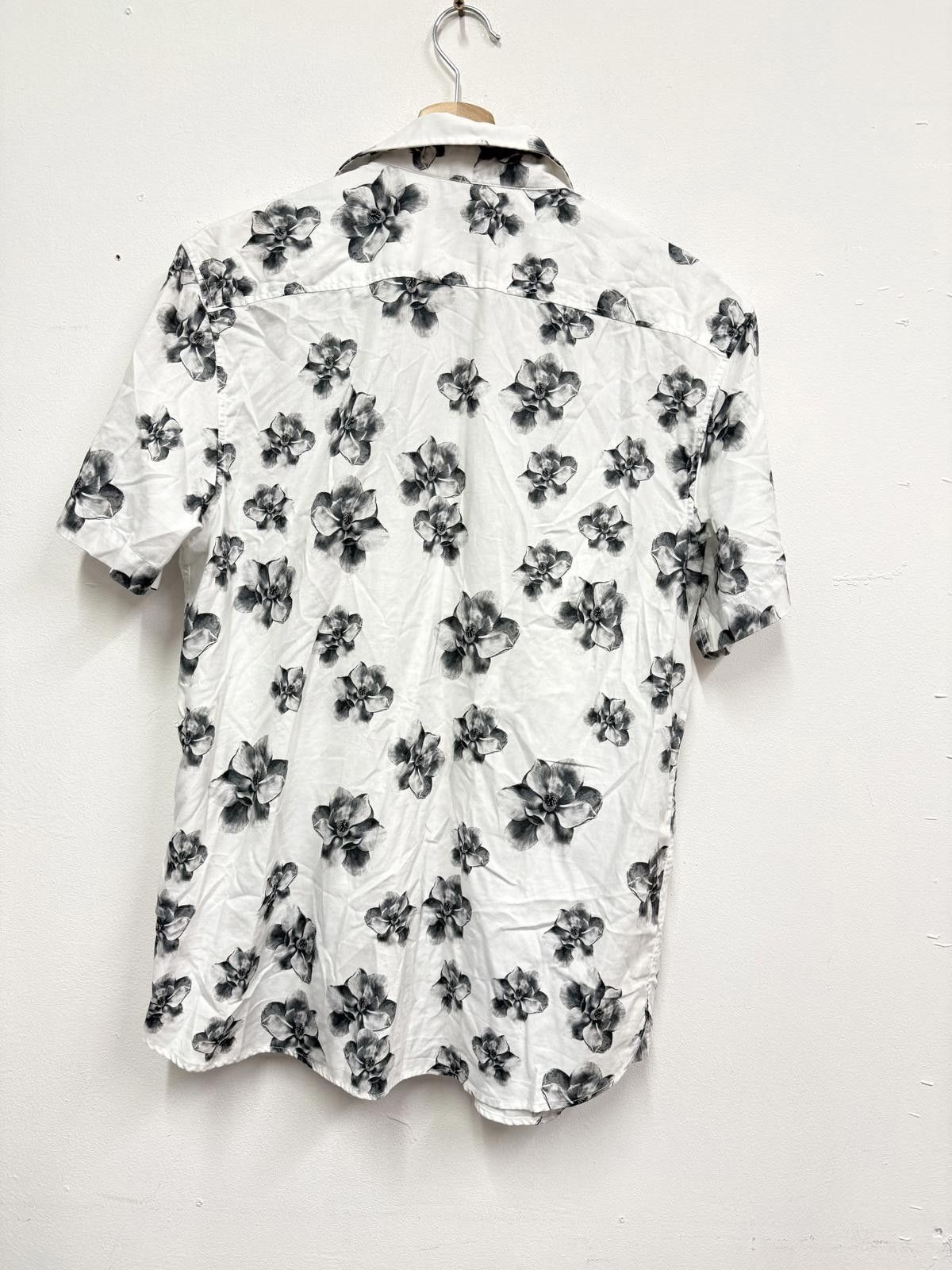 Ted Baker Ted Baker White and Black Floral Short Sleeve Shirt Size 3 Size US M / EU 48-50 / 2 - 4 Thumbnail