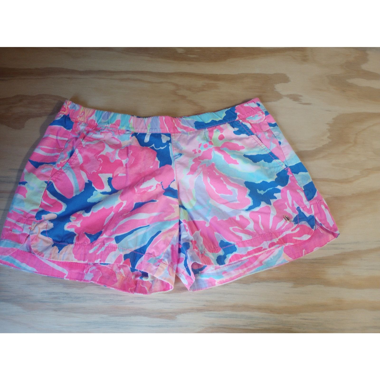 Lilly Pulitzer Lilly Pulitzer spandex floral shorts xs Size 25" / US 0 / IT 36 - 1 Thumbnail