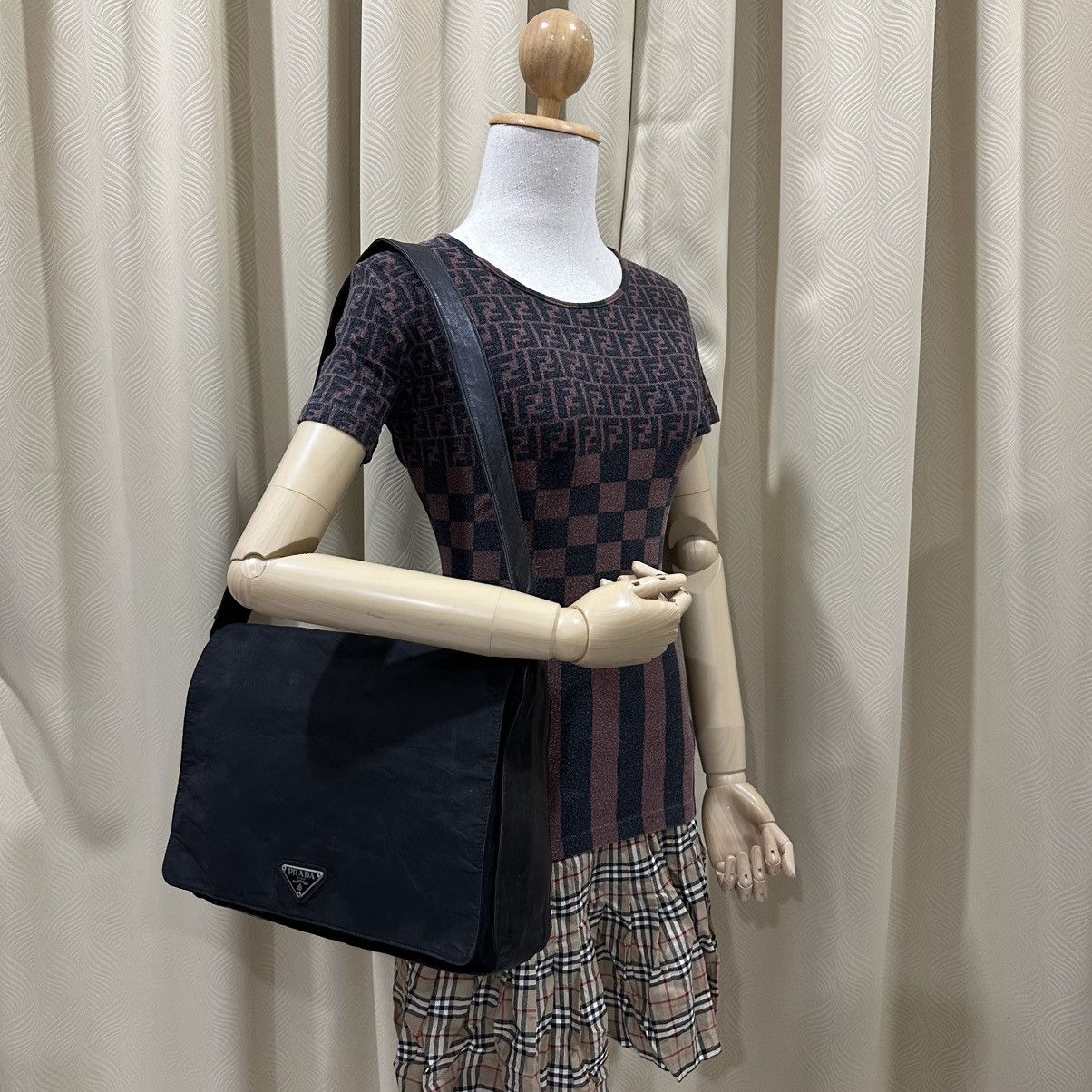 Prada AUTHENTIC PRADA NYLON TRIMMED LEATHER SHOULDER BAG Size ONE SIZE - 1 Thumbnail