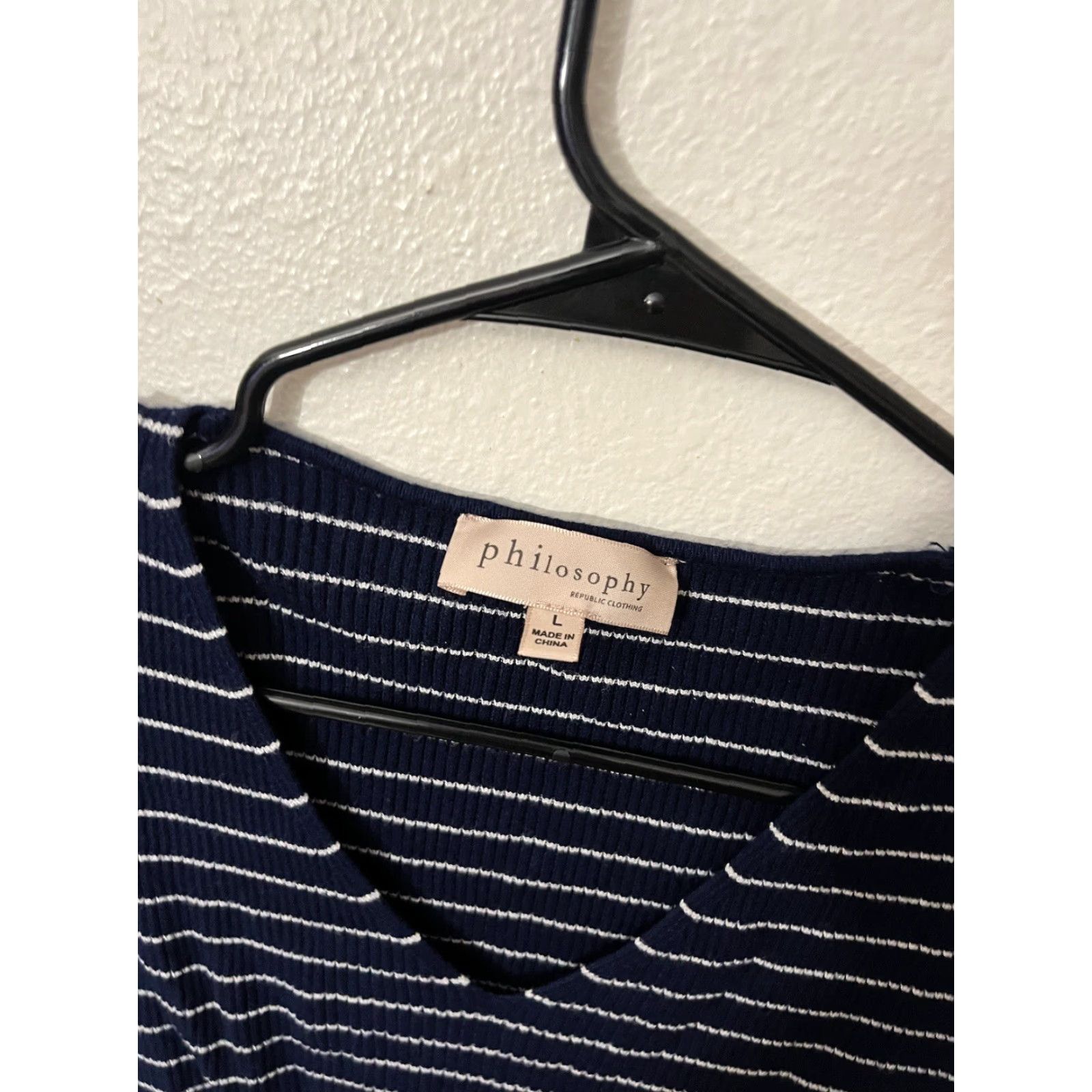 Vintage PILOSOPHY REPUBLIC Sweater Women Adult L Blue Striped V-Neck Long Sleeve Viscose Knit Size L / US 10 / IT 46 - 3 Thumbnail