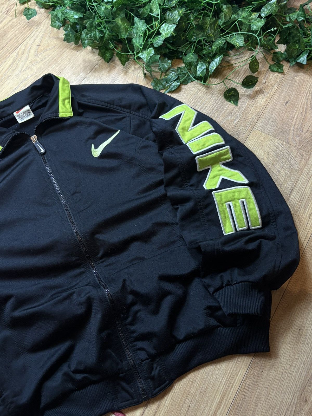 Nike 90s Nike Vintage Track Jacket Big Spellout Sleeve Logo Rare Size US L / EU 52-54 / 3 - 3 Thumbnail