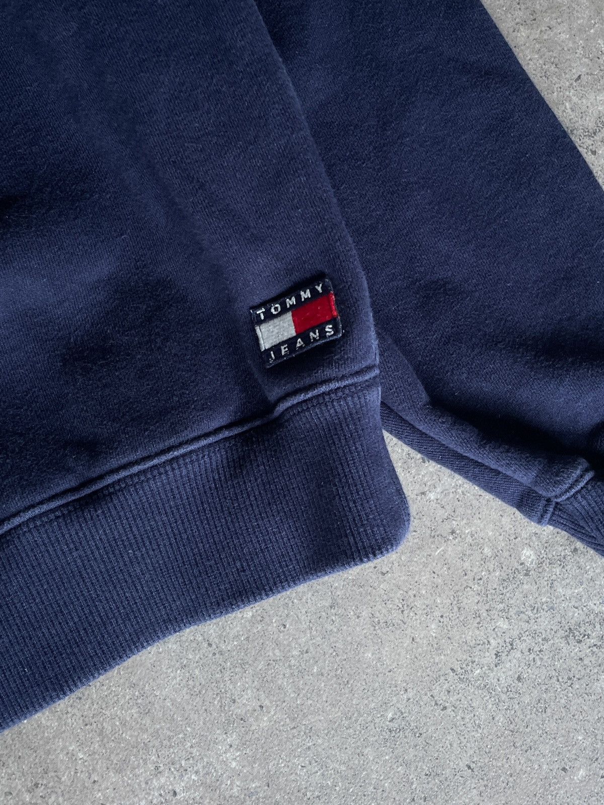 Tommy Hilfiger Vintage Tommy Hilfiger Box Logo Sweatshirt Size US XS / EU 42 / 0 - 3 Thumbnail