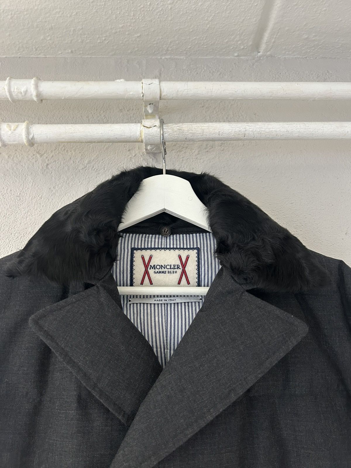 Moncler Double-Breasted Down Jacket with Fur Collar Size US L / EU 52-54 / 3 - 2 Thumbnail