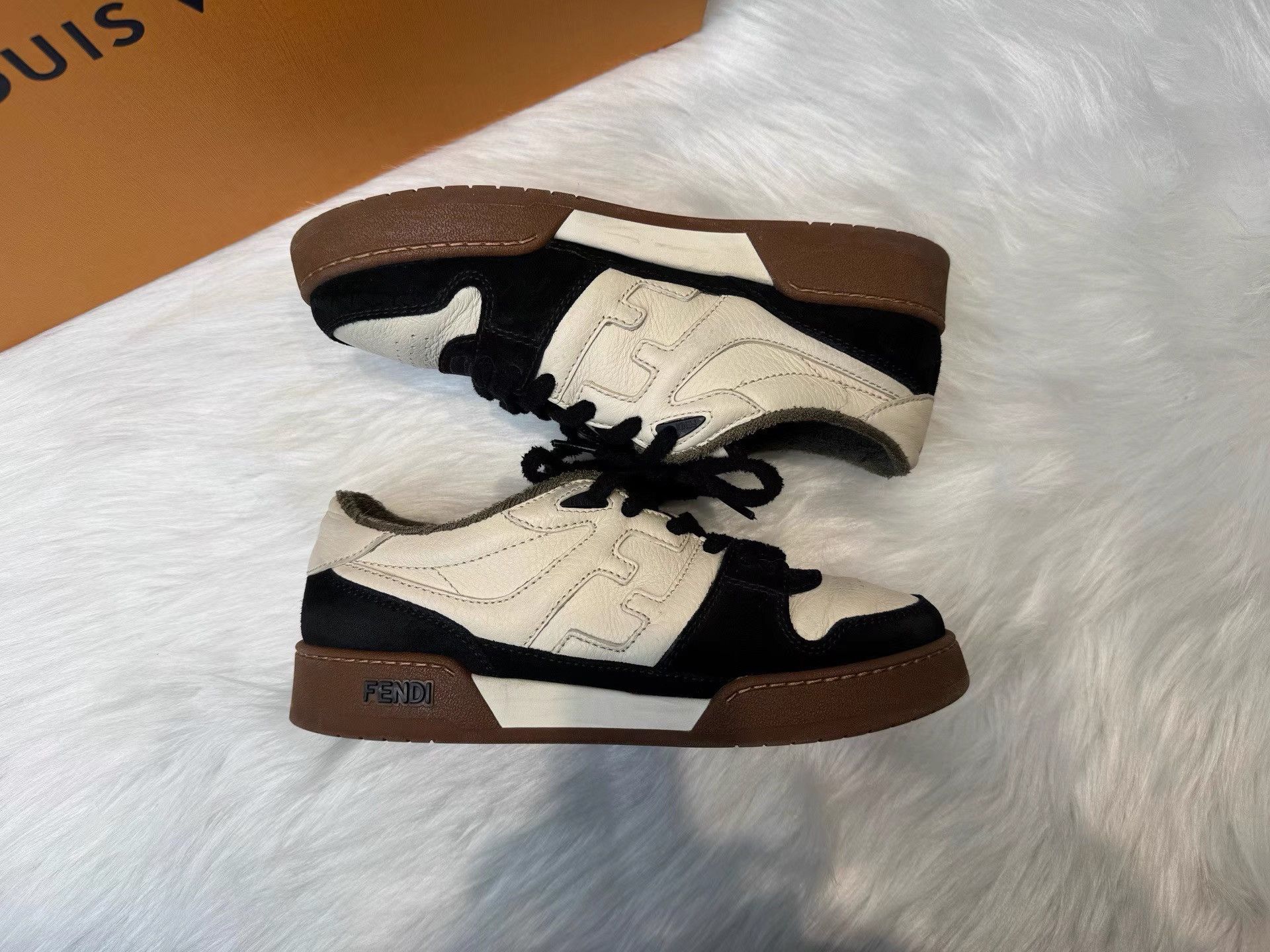 Fendi FENDI Match Men's Black & White Leather Low-Top Sneakers K36 Size US 7 / EU 40 - 7 Thumbnail