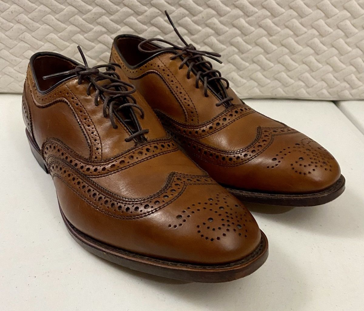Allen Edmonds Allen Edmonds 🇺🇸 McAllister Wing-Tip Oxford Walnut 11 EE VGC Size US 11 / EU 44 - 1 Thumbnail