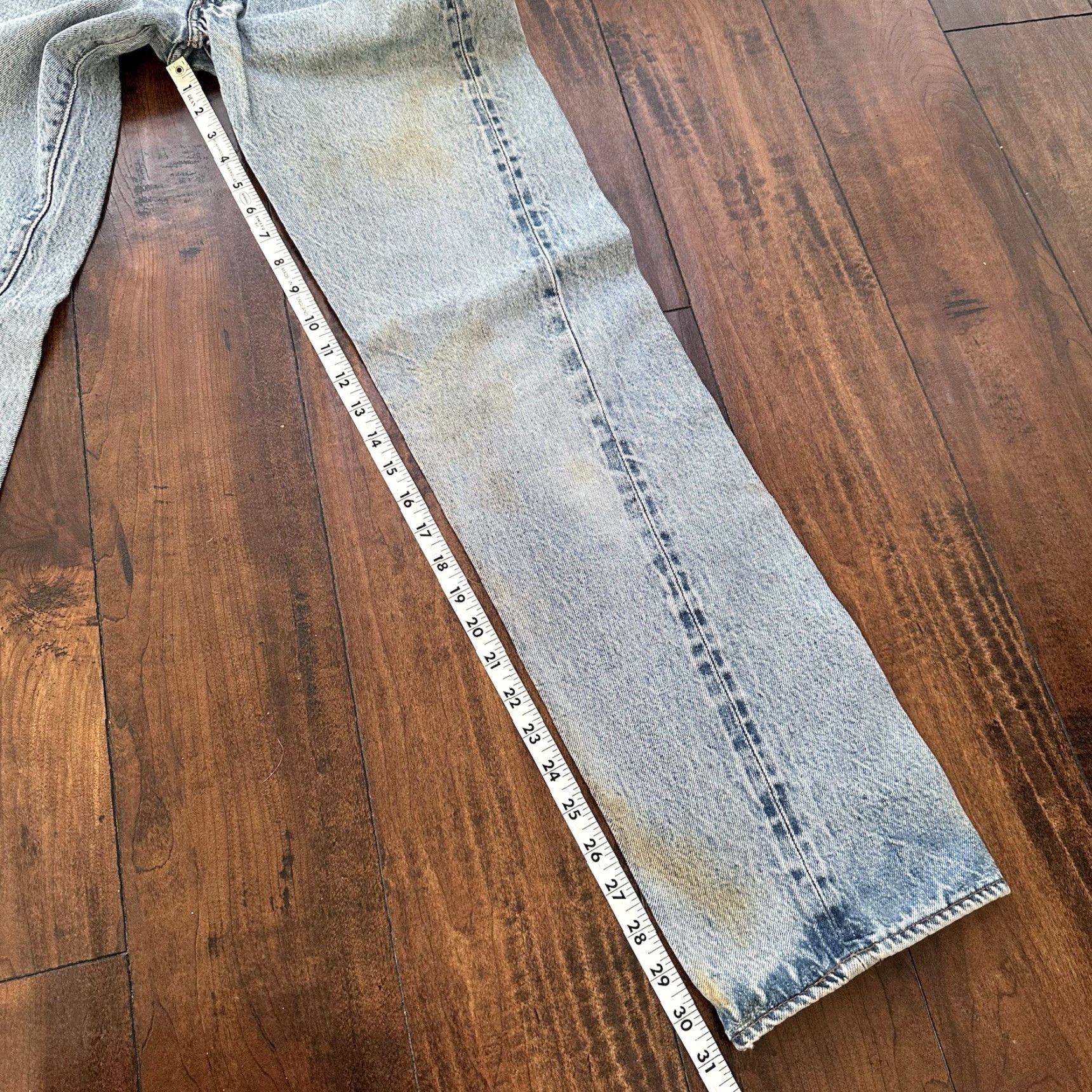 Levi's VINTAGE Levi's 501 XX Jeans 30x36 Light Wash Distressed Classic Fit 80s USA Mens Size US 30 / EU 46 - 4 Thumbnail