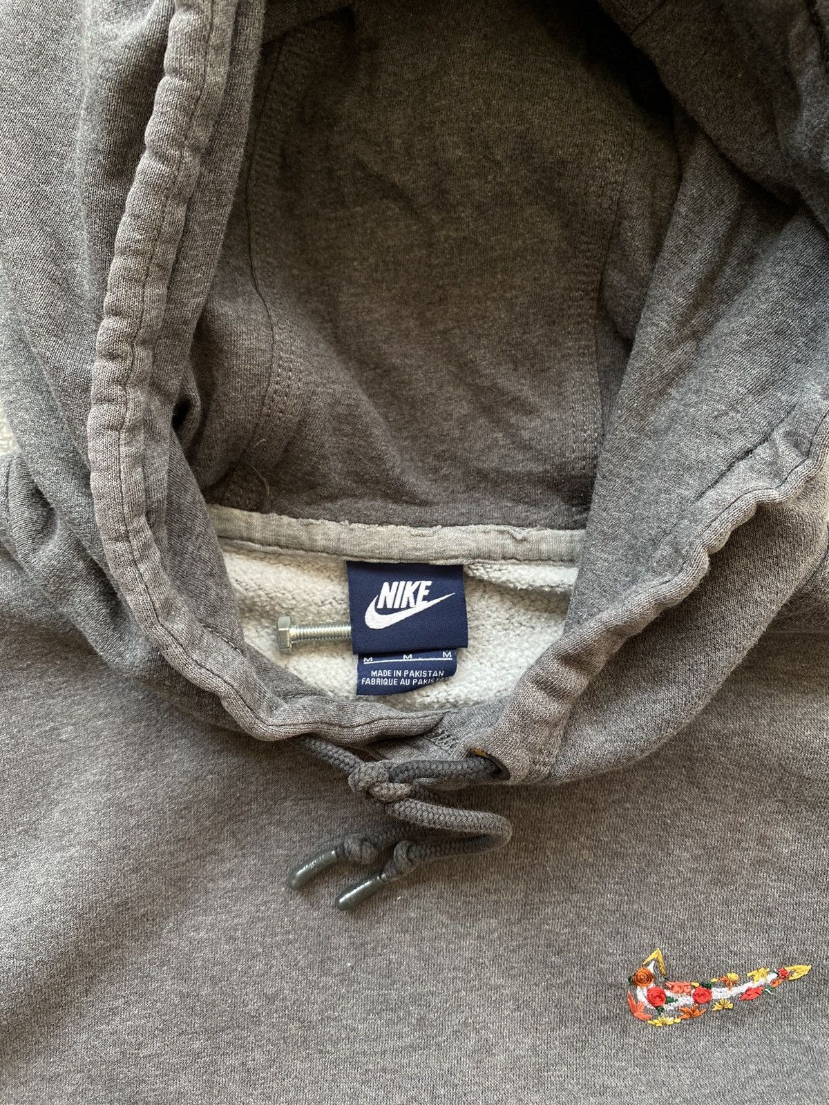 Nike × Vintage Vintage Nike Swoosh Embroidery Flowers Hoodie Size US M / EU 48-50 / 2 - 8 Thumbnail