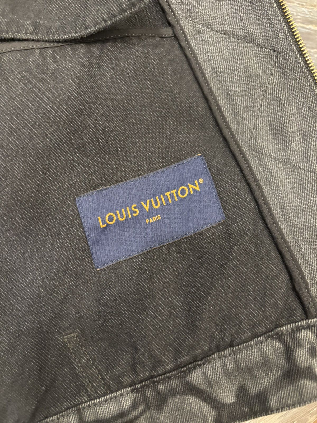 Louis Vuitton RUNWAY SAMPLE FW24 Pharrell Chainlink Monogram Denim Jacket Size US L / EU 52-54 / 3 - 8 Thumbnail