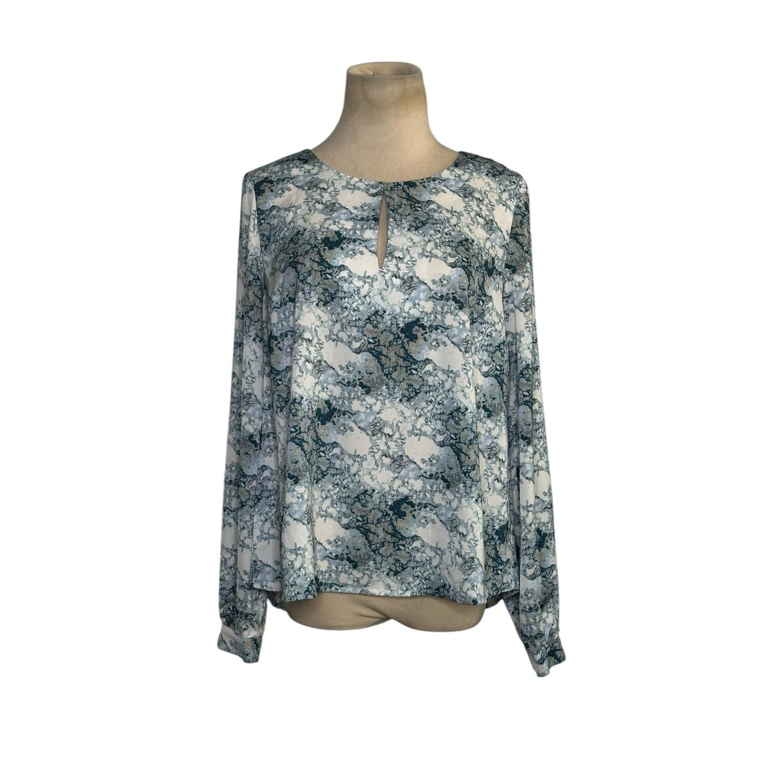 Forever 21 Forever 21 white blue long sleeves blouse size Small Size S / US 4 / IT 40 - 10 Thumbnail