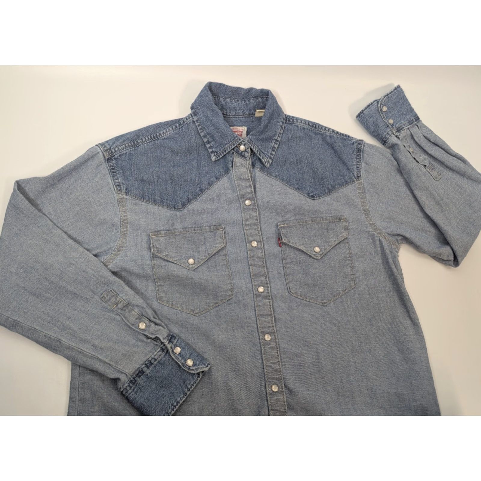 Levi's VINTAGE Levi's Women's Dylan In Reverse Western Pearl Snap Shirt XS Cowgirl A3373 Size XS / US 0-2 / IT 36-38 - 6 Thumbnail