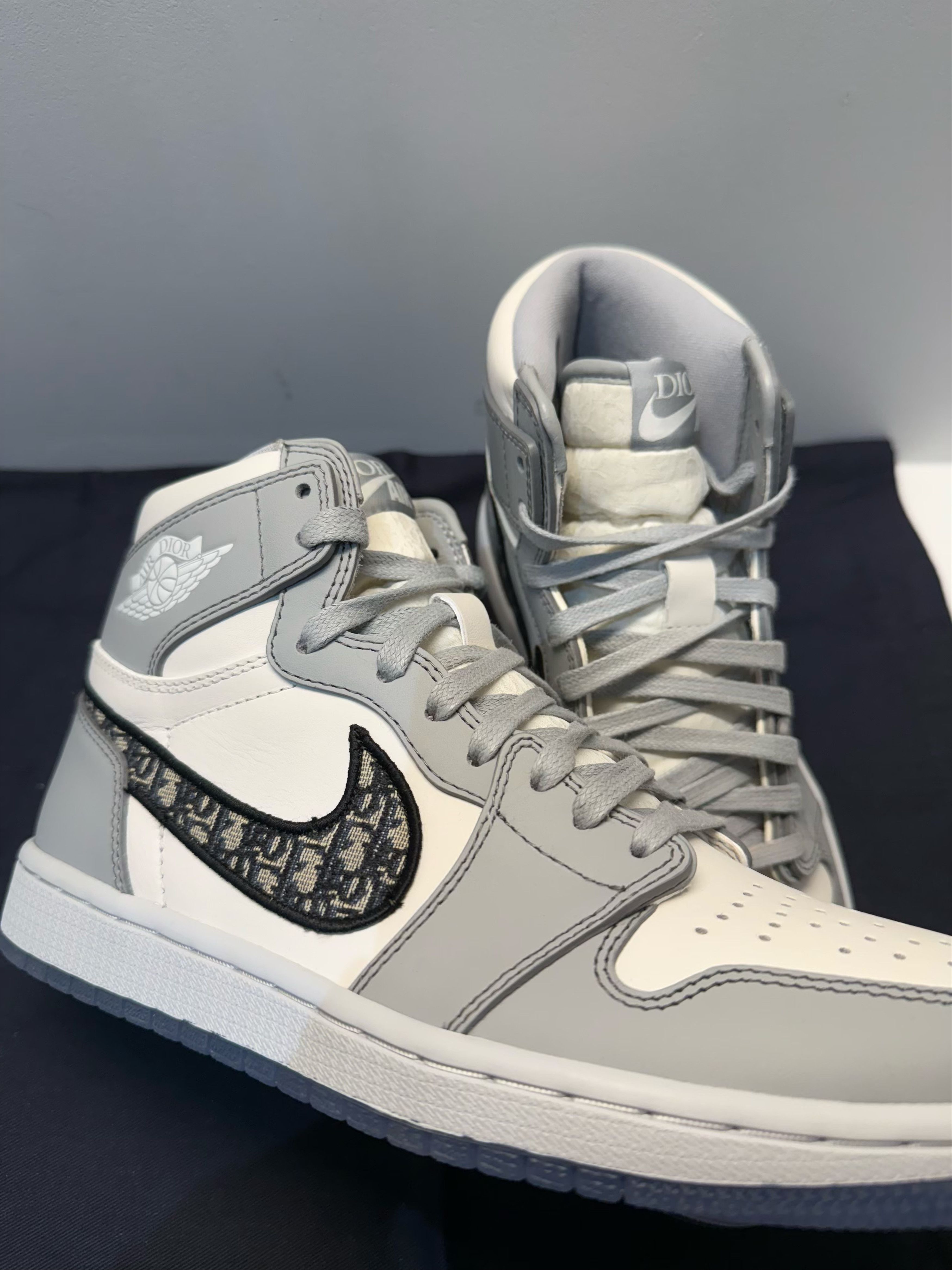 Dior × Jordan Brand Jordan x Dior Air Jordan 1 Retro High Top Sneaker BNIB Size US 6.5 / EU 39-40 - 13 Thumbnail