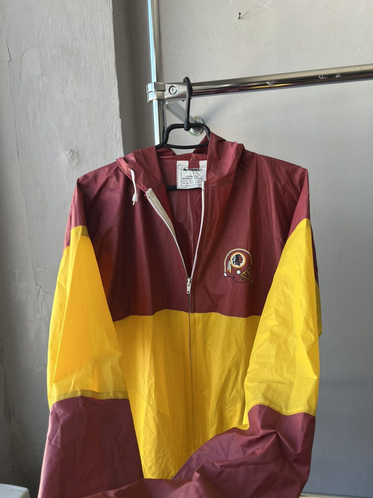 NFL 1994 NFL WASHINGTON REDSKINS VINTAGE RAINCOAT/JACKETRAINMATE Size US L / EU 52-54 / 3 - 7 Thumbnail