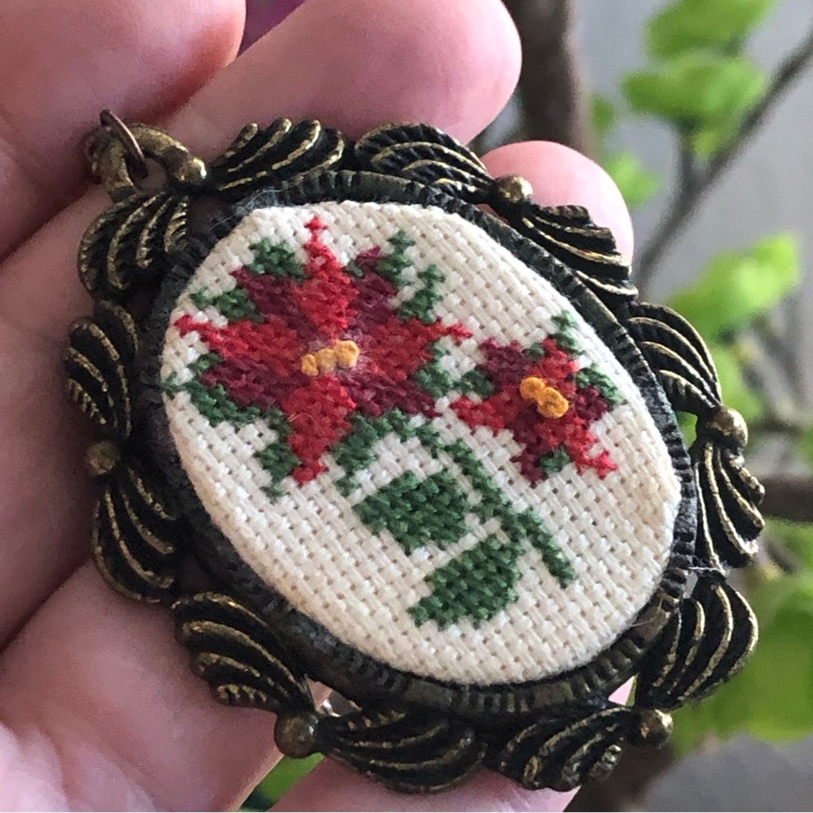 Vintage Vintage The Creative Circle cross stitch pendant on chain Size ONE SIZE - 10 Thumbnail