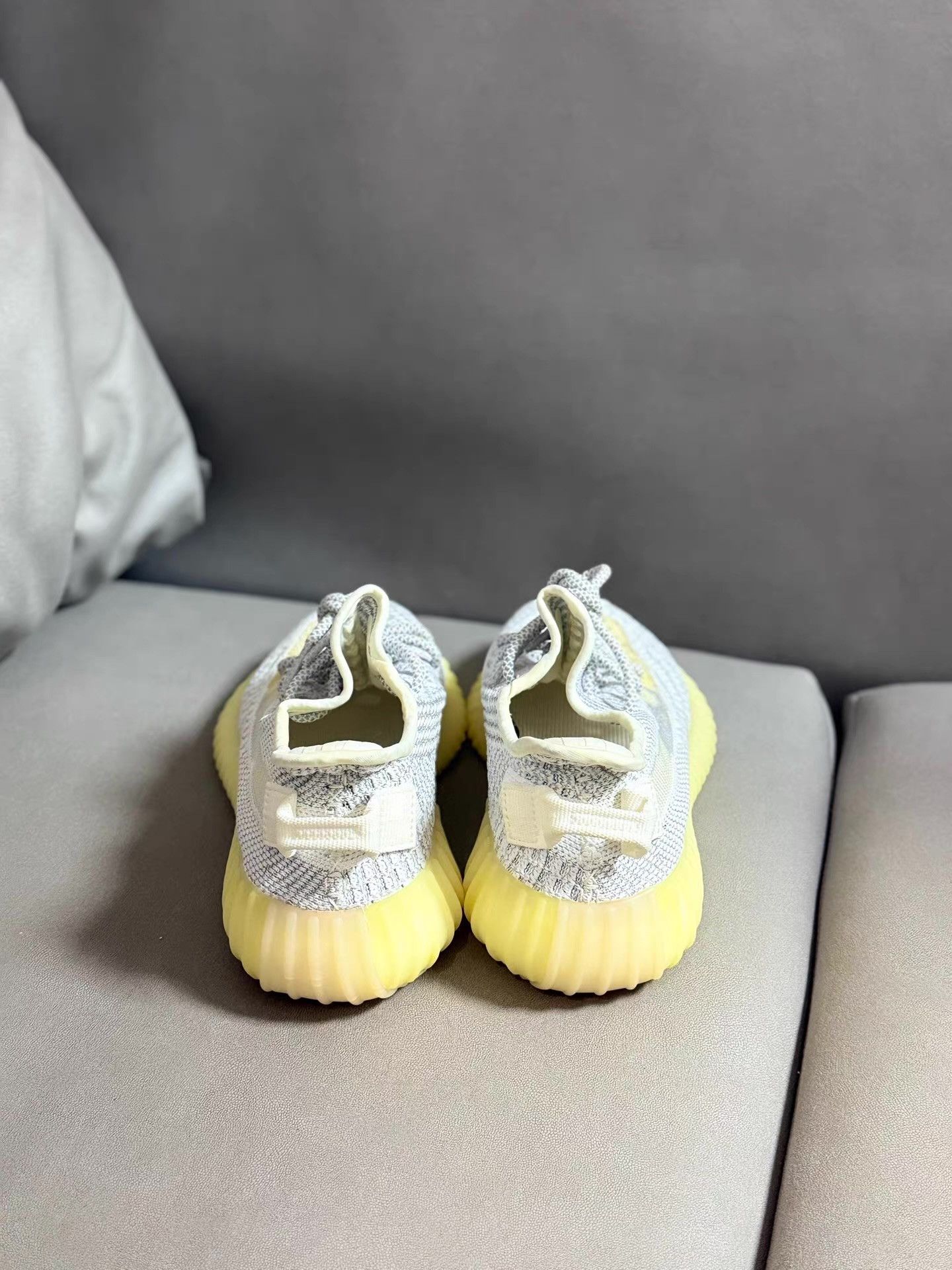 Adidas Adidas Originals Yeezy Boost 350 V2 Static Ｑ20 Size US 5 / EU 37 - 3 Thumbnail