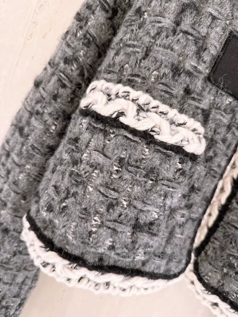 Chanel Chanel 21B Autumn and Winter Preview Gray Ox Horn Buckle C Size XS / US 0-2 / IT 36-38 - 4 Thumbnail