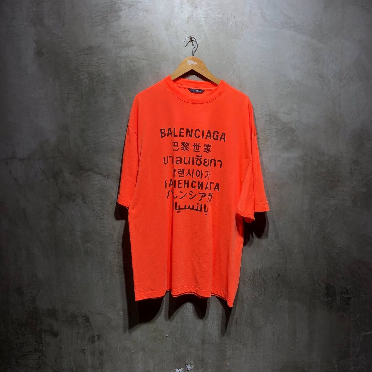 Balenciaga Balenciaga Multi-Language Tee Size US XL / EU 56 / 4 - 1 Thumbnail