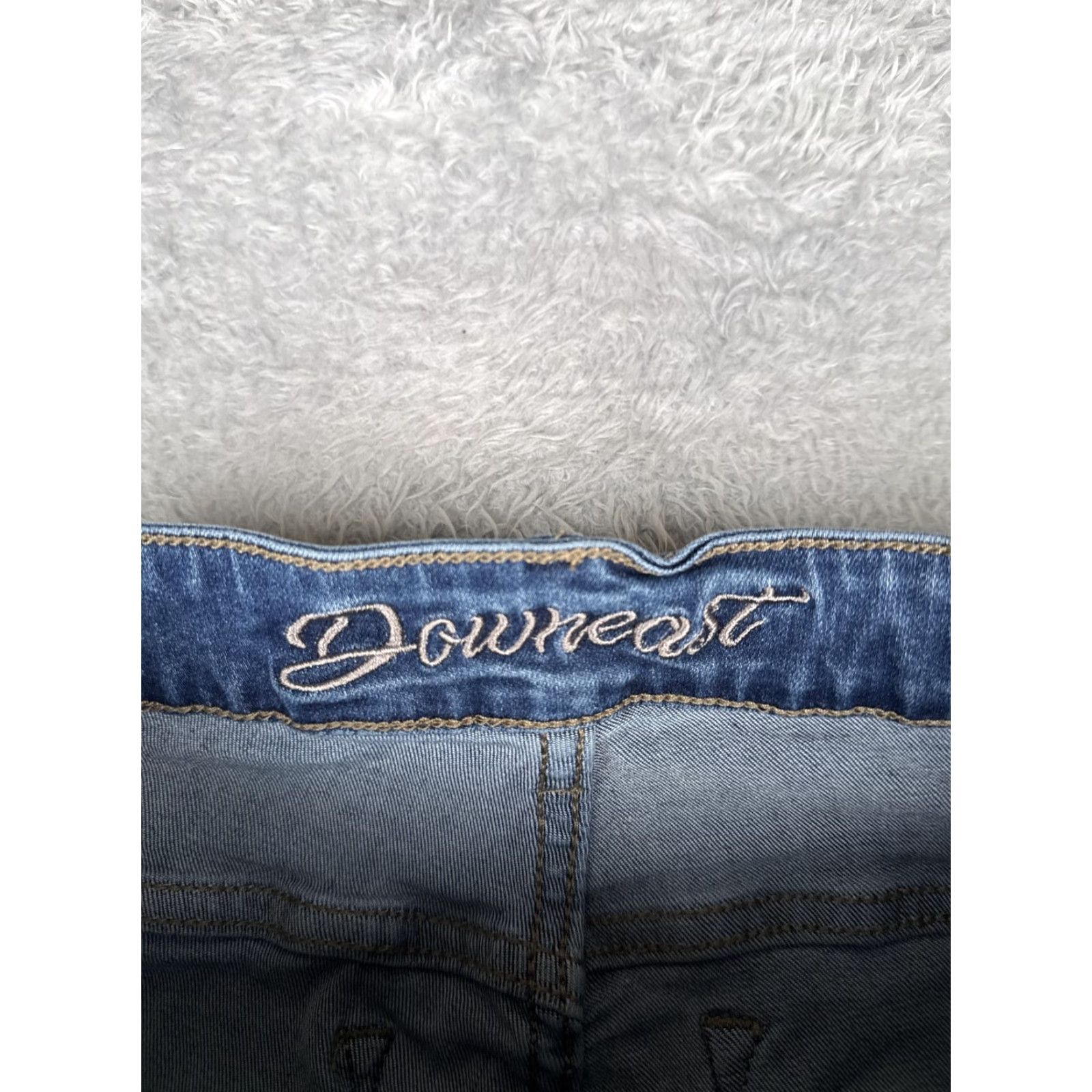 Denime DownEast Jeans Womens Capri 8 Blue Distressed Mid Rise Zip Fly Denim Stretch 5-Pocket City Size 30" / US 8 / IT 44 - 6 Thumbnail