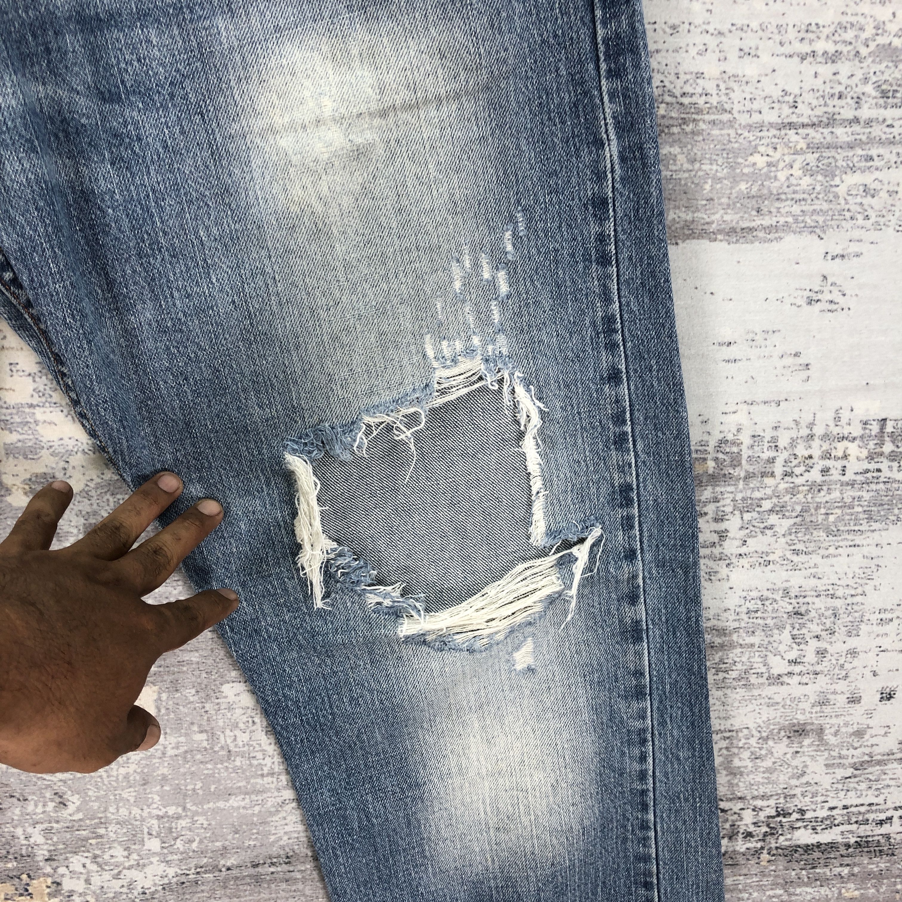 Levi's Vintage Distressed Levis 514 Jeans Levi's Light Wash Denim Size US 36 / EU 52 - 12 Thumbnail