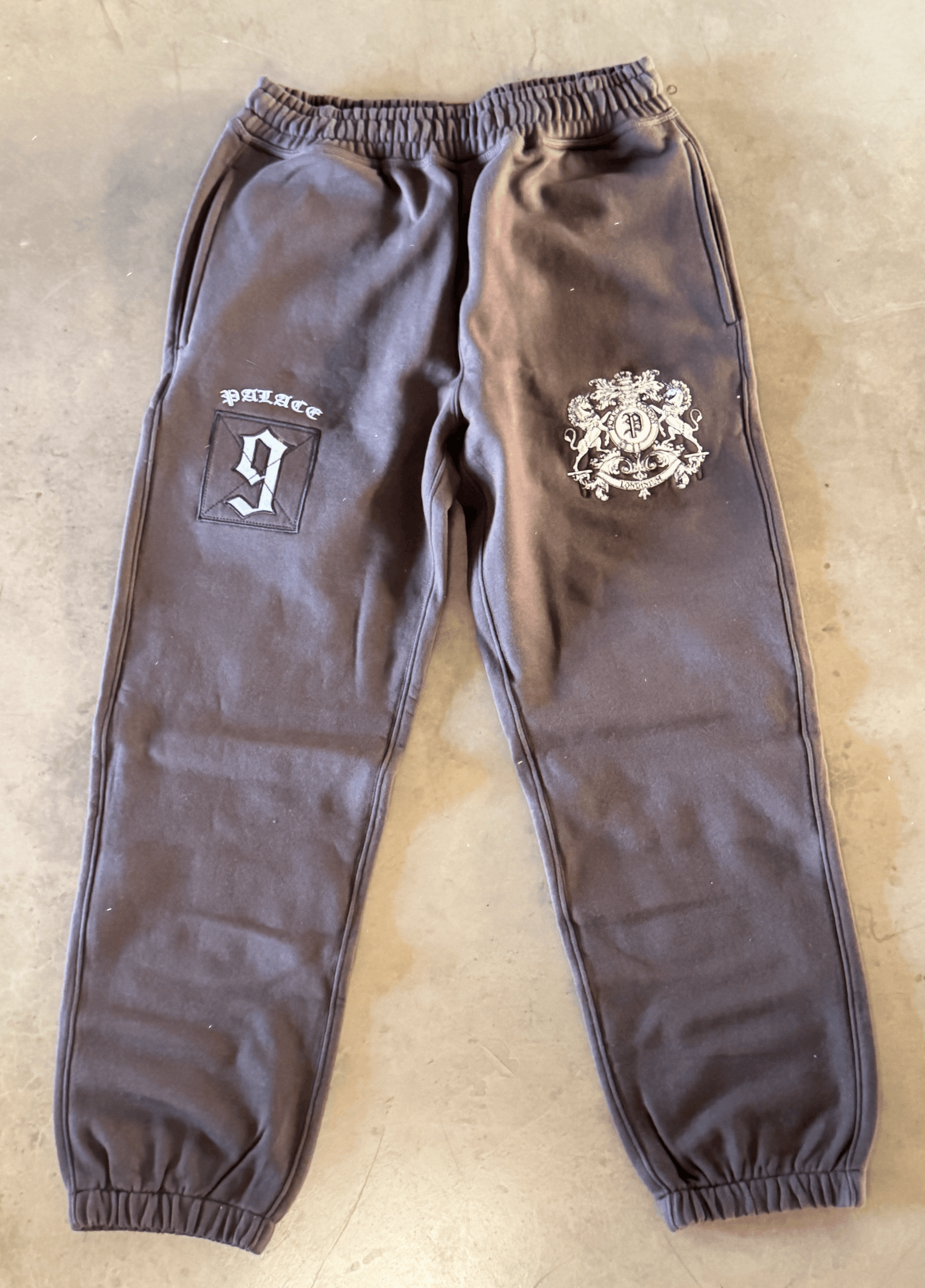 Palace Crest Jogger Black Size US 32 / EU 48 - 3 Thumbnail