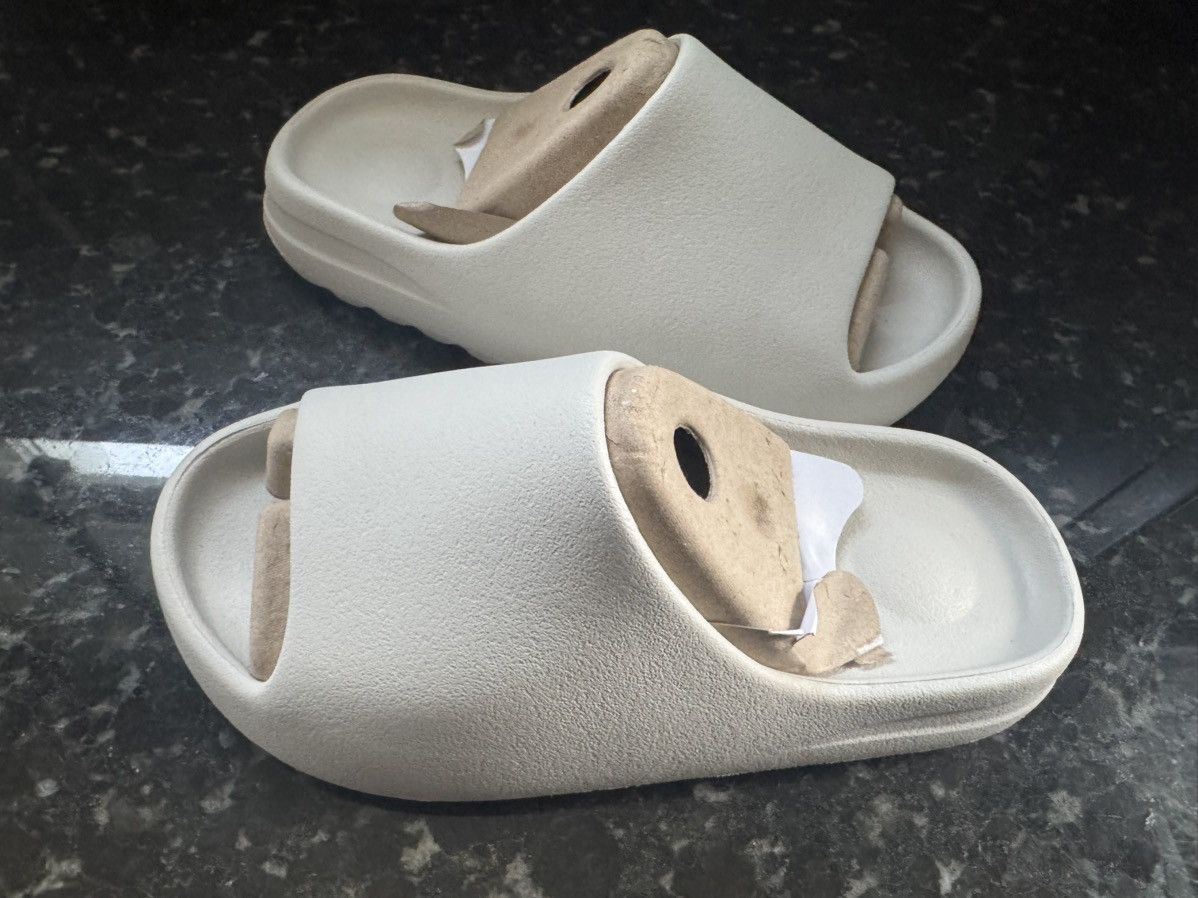 Yeezy Size 6 Cream YS-01 Yeezy Slide NEW Foam Slides Bone Pure Size US 6 / EU 39 - 6 Thumbnail