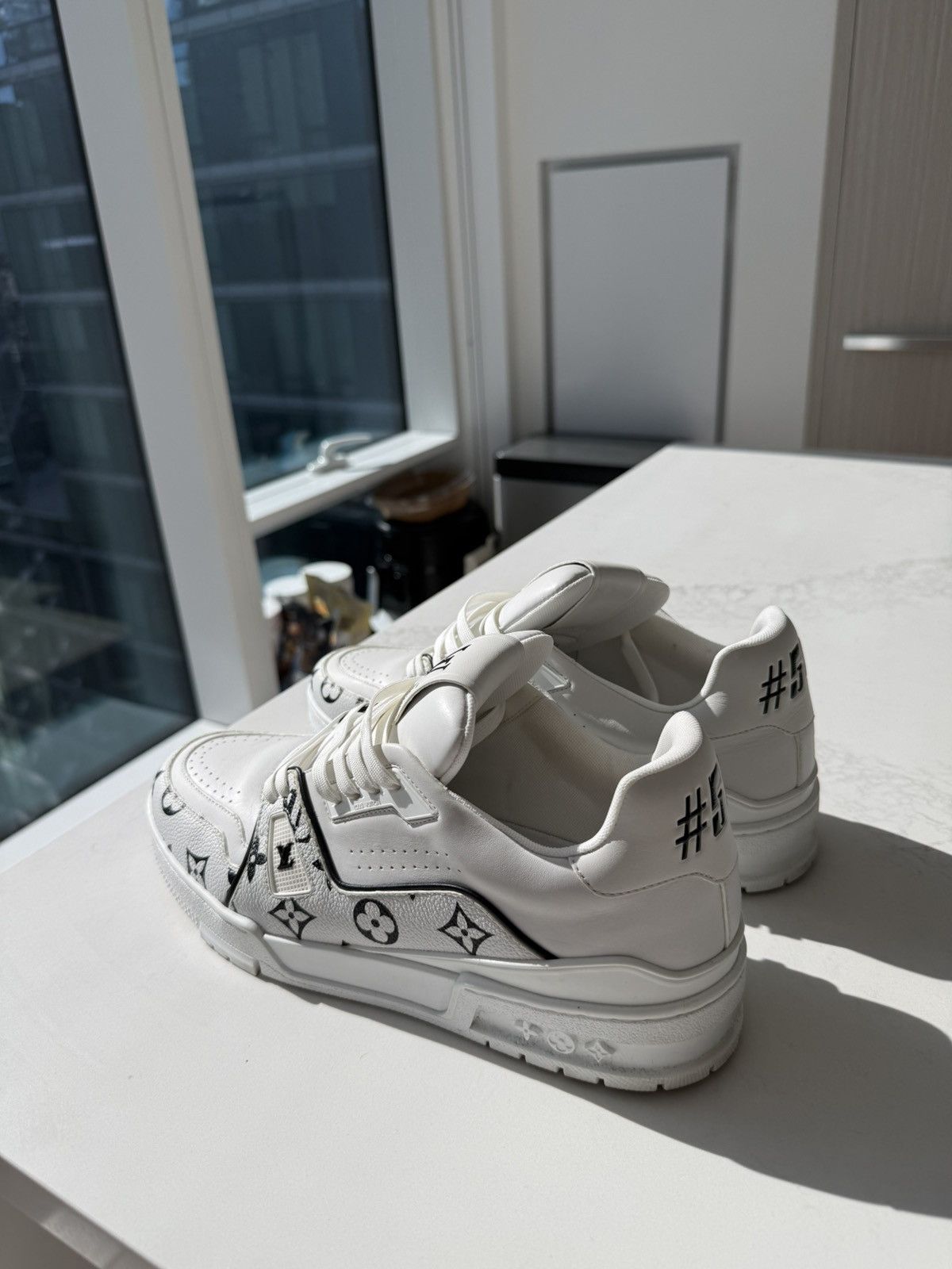 Louis Vuitton Louis Vuitton Trainer Sneaker - Size 9 Size US 9 / EU 42 - 6 Thumbnail
