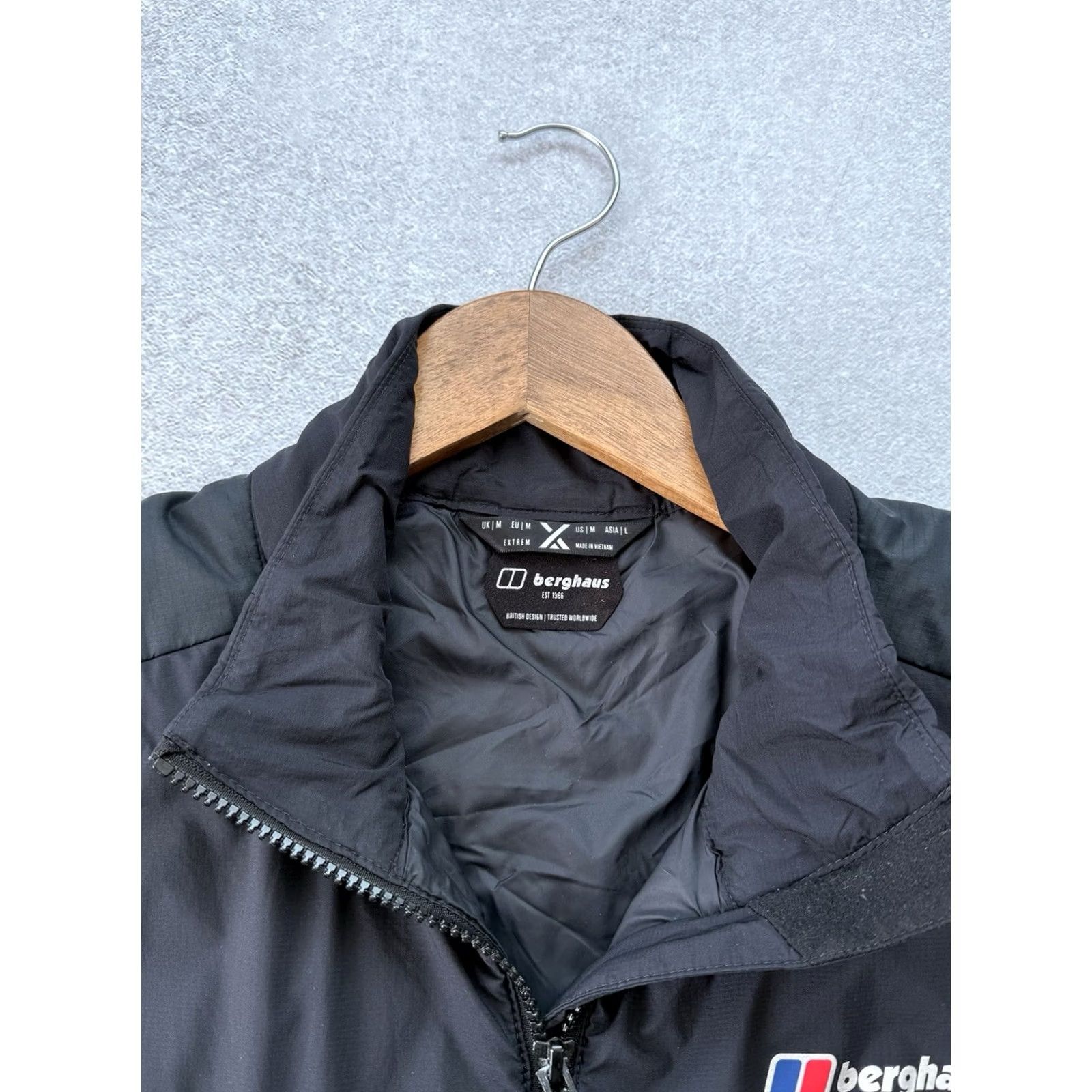 Berghaus Berghaus Down Vest Men’s Gilet Hydrodown Black Pertex Outdoor Style Size M Vest Mens Berghaus Gilet Outdoor Black Down Vest Hydrodown Size US M / EU 48-50 / 2 - 6 Thumbnail