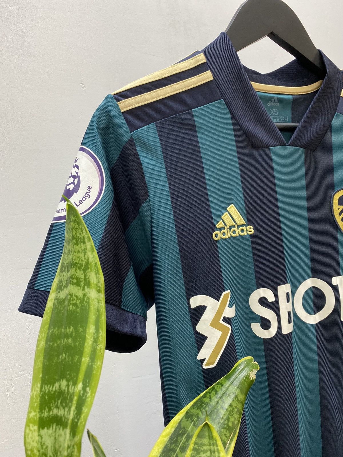 Adidas LEEDS UNITED 2020 2021 AWAY FOOTBALL SOCCER JERSEY ADIDAS Size US XS / EU 42 / 0 - 7 Thumbnail