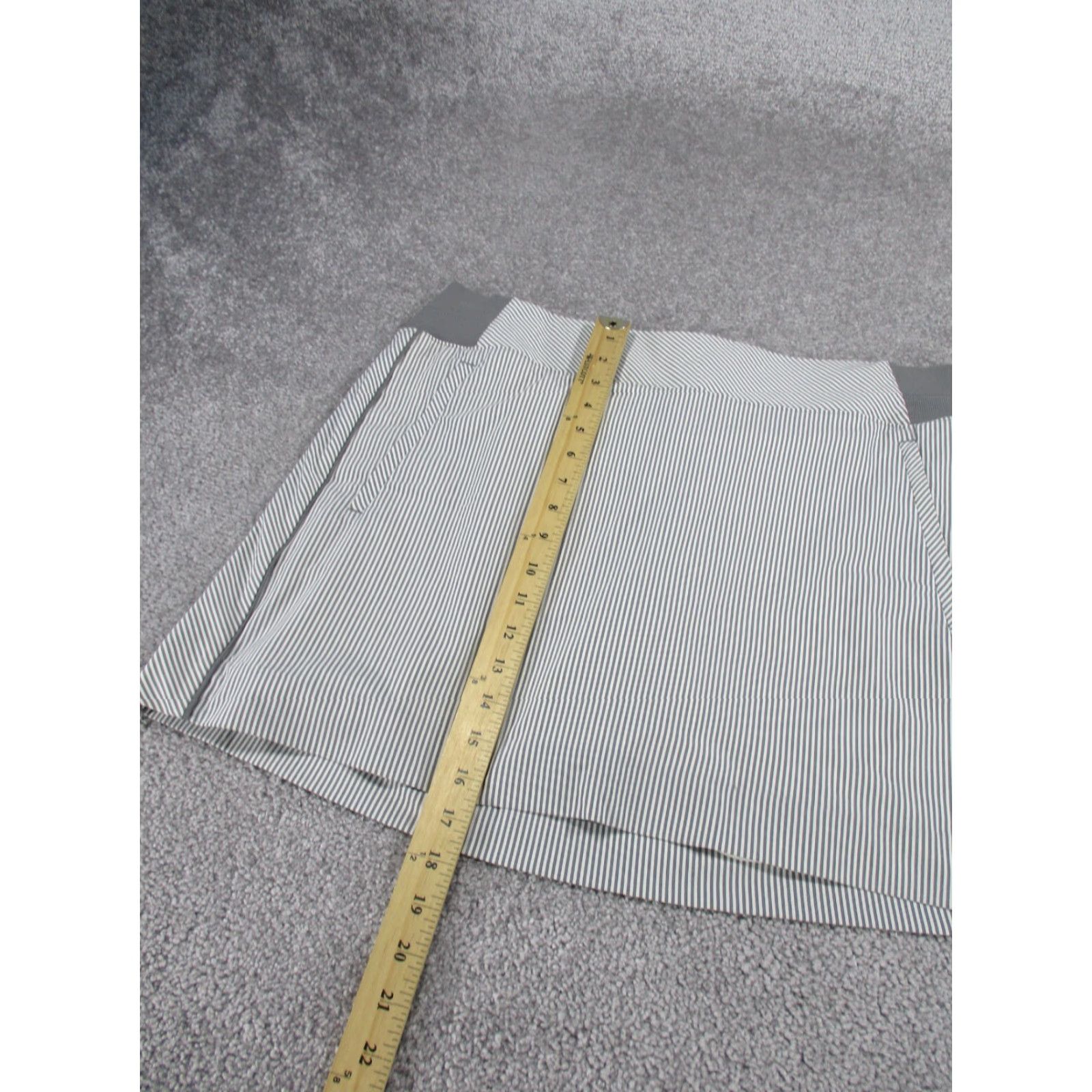 Athleta Athleta Skort Womens 16 Gray White Stripes - Textured Athletic 16" Brooklyn - 16" - Regular Size 16 Size ONE SIZE - 3 Thumbnail