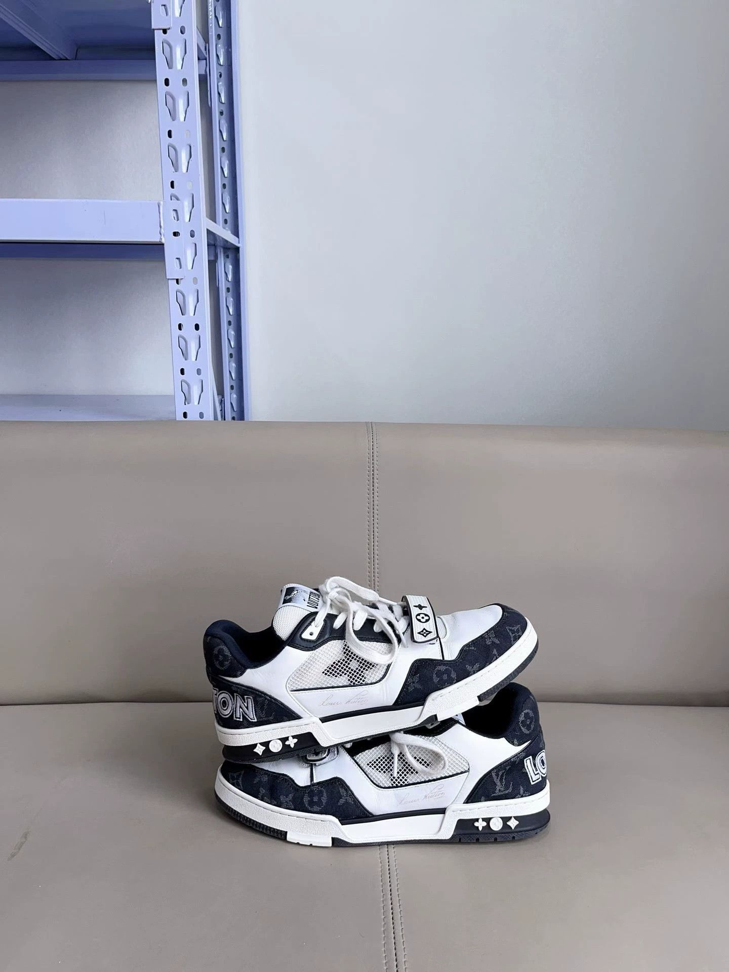 Louis Vuitton Louis Vuitton LV Trainer Black/White Velcro 44 EU - ond. Size US 11 / EU 44 - 6 Thumbnail