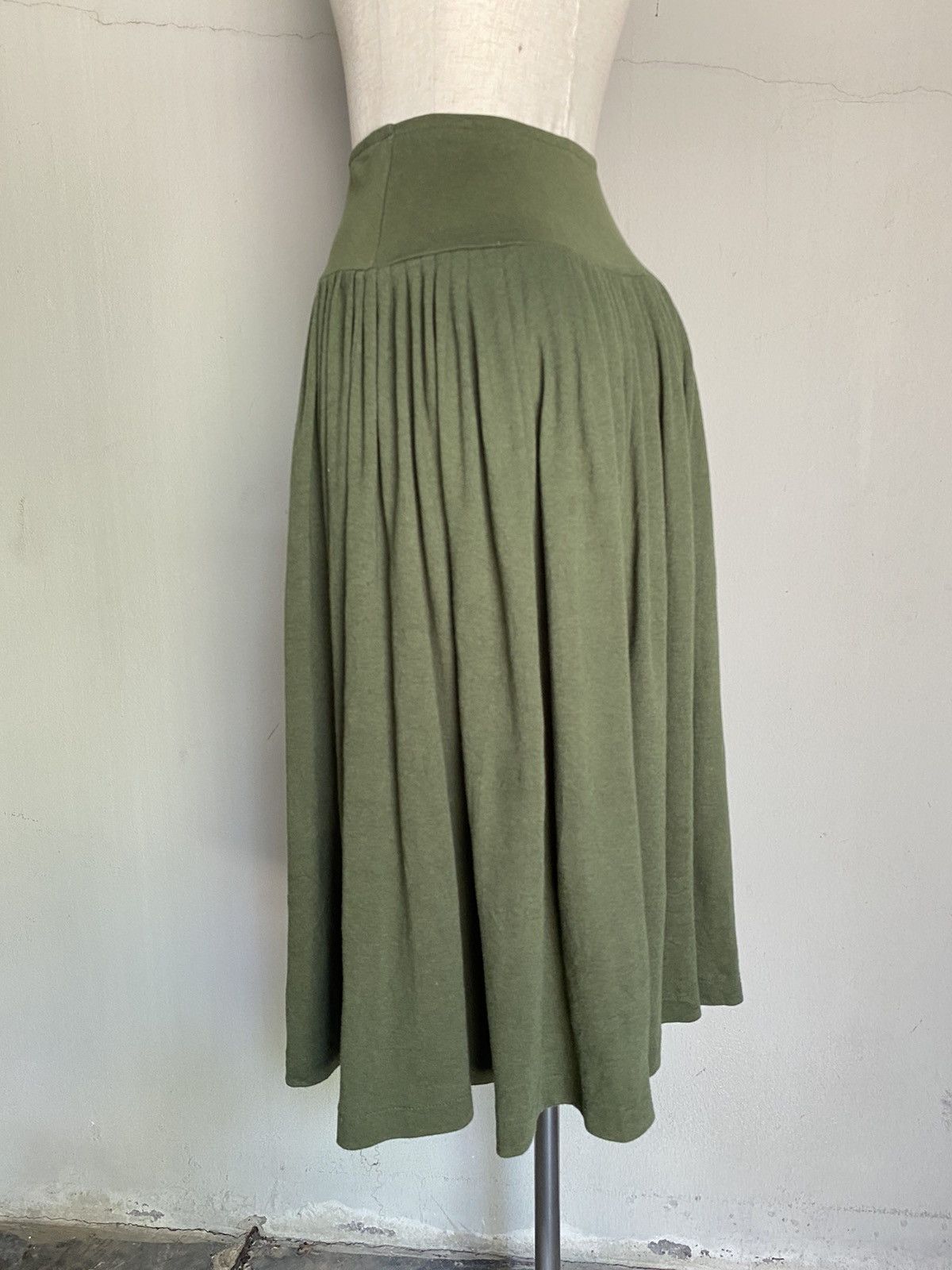 Norma Kamali NORMA KAMALI Olive Green Gathered Skirt. Size M / US 6-8 / IT 42-44 - 3 Thumbnail
