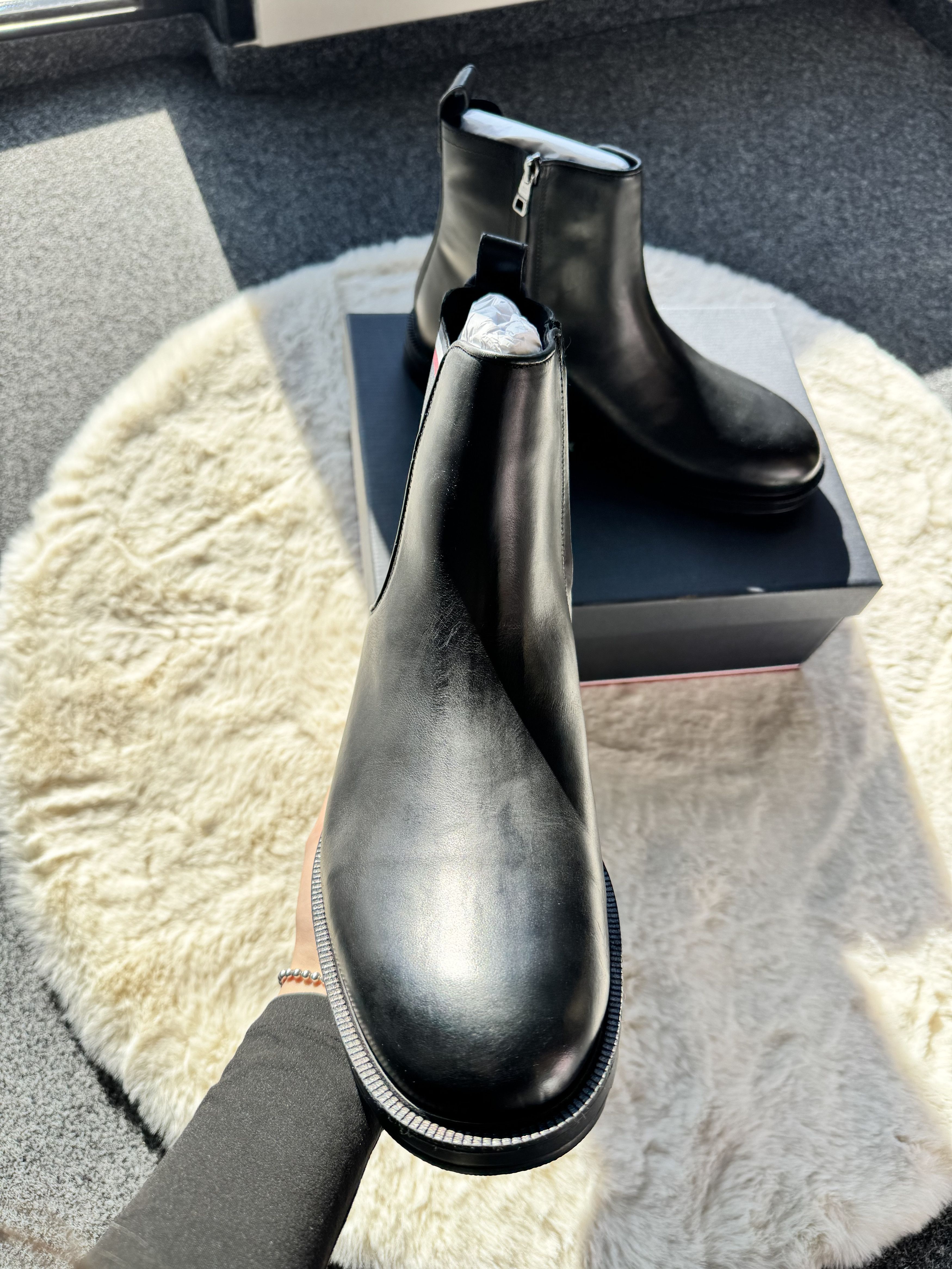Tommy Hilfiger Tommy Hilfiger Cleated - Black leather ankle chelsea boots Size US 12 / EU 45 - 5 Thumbnail