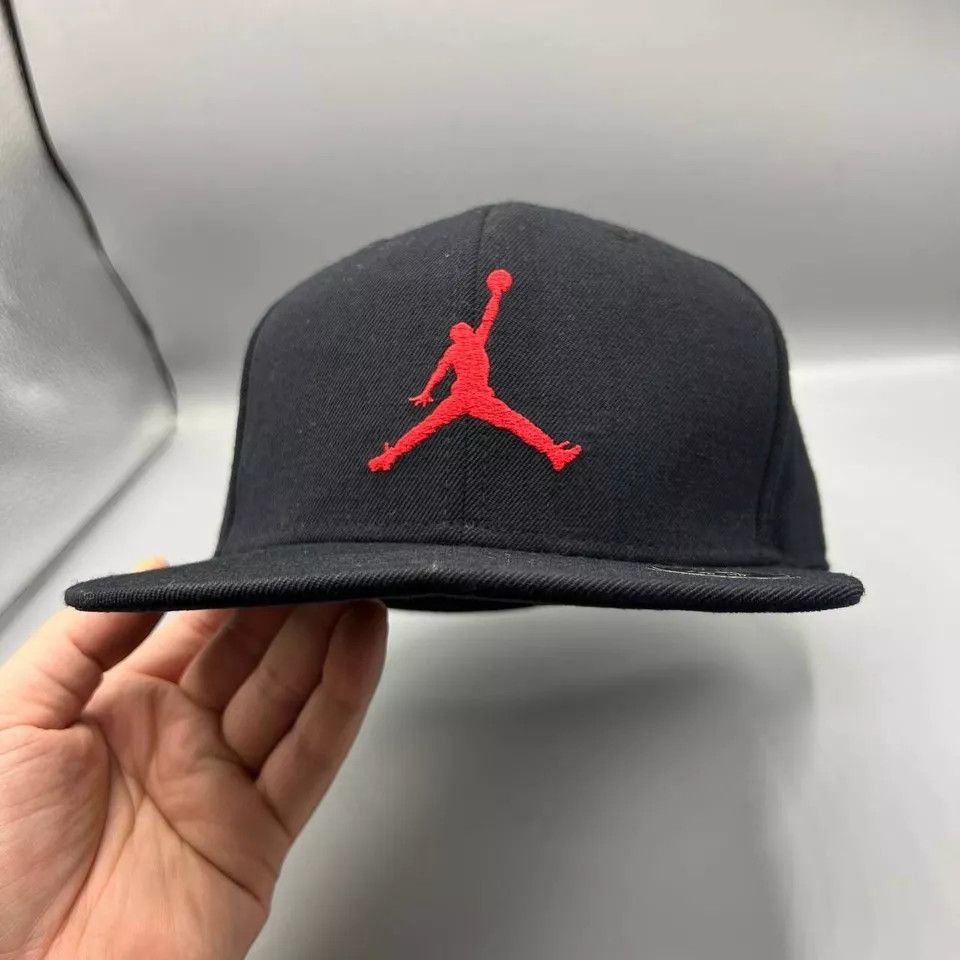 Jordan Brand Air Jordan Hat Men 7 3/8 Embroidered Red Logo Jumpman Fitted Size ONE SIZE - 7 Thumbnail