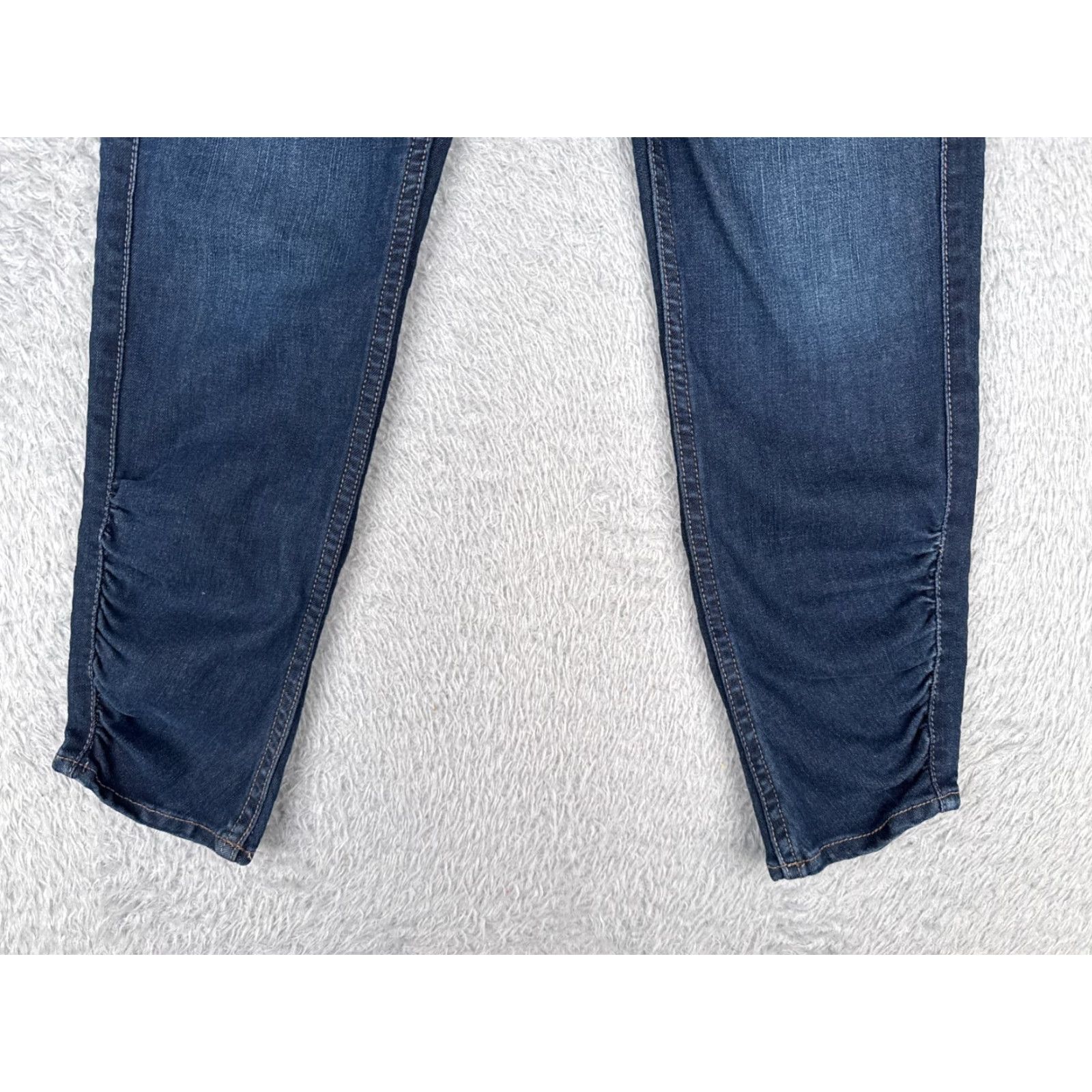 White House Black Market White House Black Market Jeans Women 2 Denim Blue The Skinny Crop Dark Mid 27x25 Size 26" / US 2 / IT 38 - 2 Thumbnail