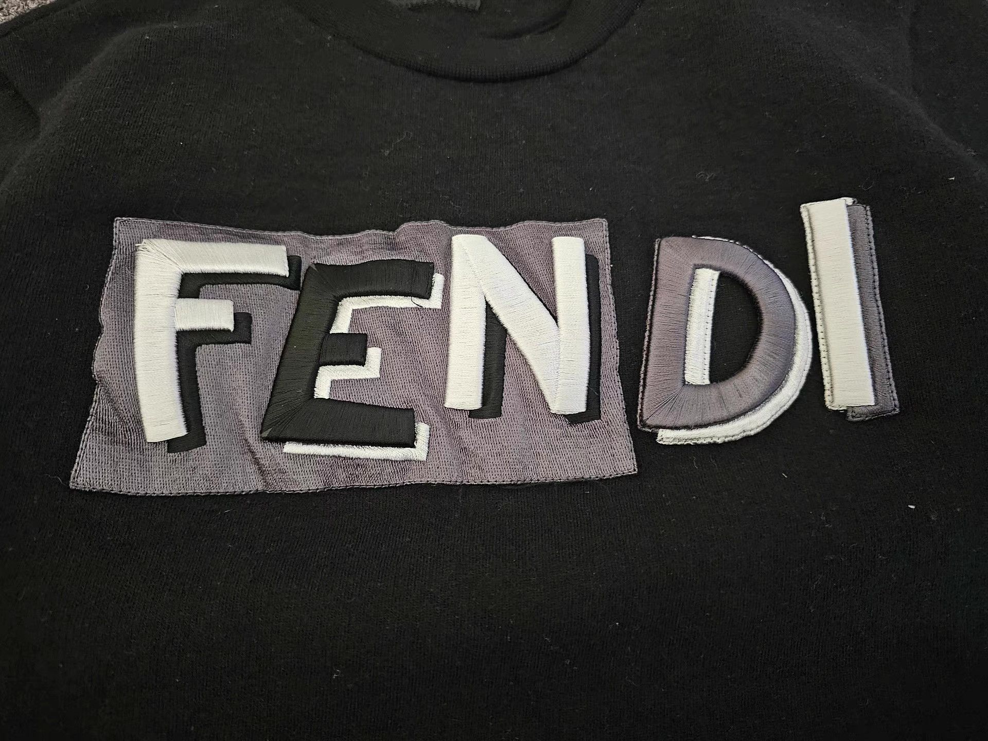 Fendi Fendi Women's Wool Sweater. Q4 Size S / US 4 / IT 40 - 2 Thumbnail