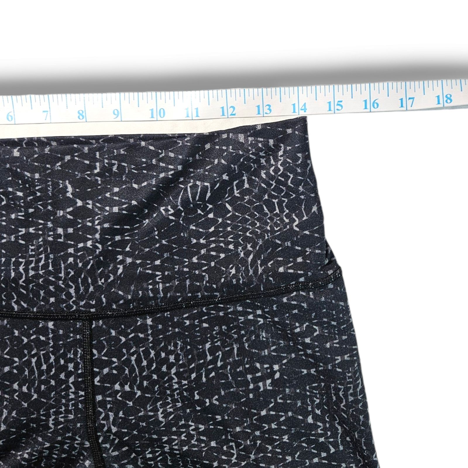 Lululemon EUC Lululemon True Self Crop II Pants Sz. 6 Battleship Black Size 28" / US 6 / IT 42 - 8 Thumbnail