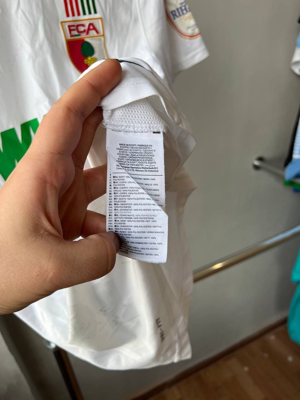 Nike 2015/16 AUGSBURG FC SIGNED HOME SOCCER JERSEY FOOTBALL SHIRT Size US S / EU 44-46 / 1 - 15 Thumbnail
