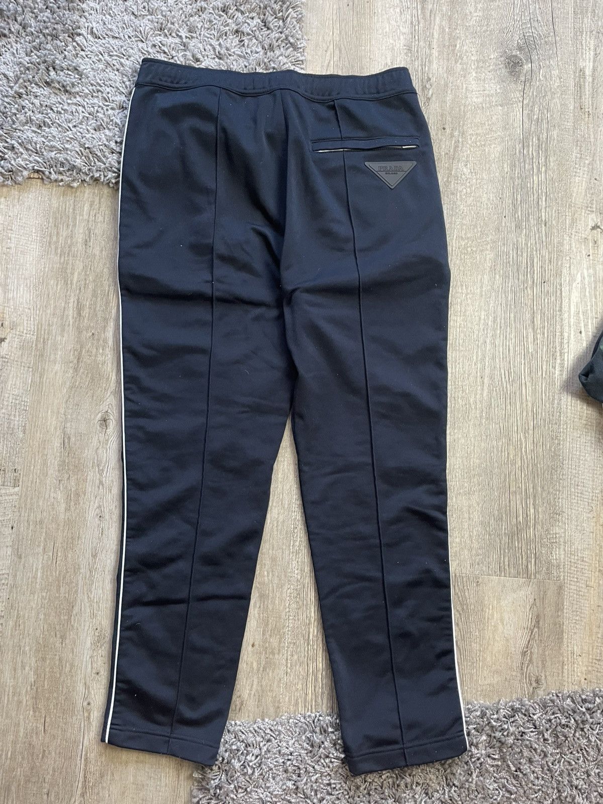 Prada Prada 2018 triangle sweat pants jogging pants Size US 30 / EU 46 - 1 Thumbnail