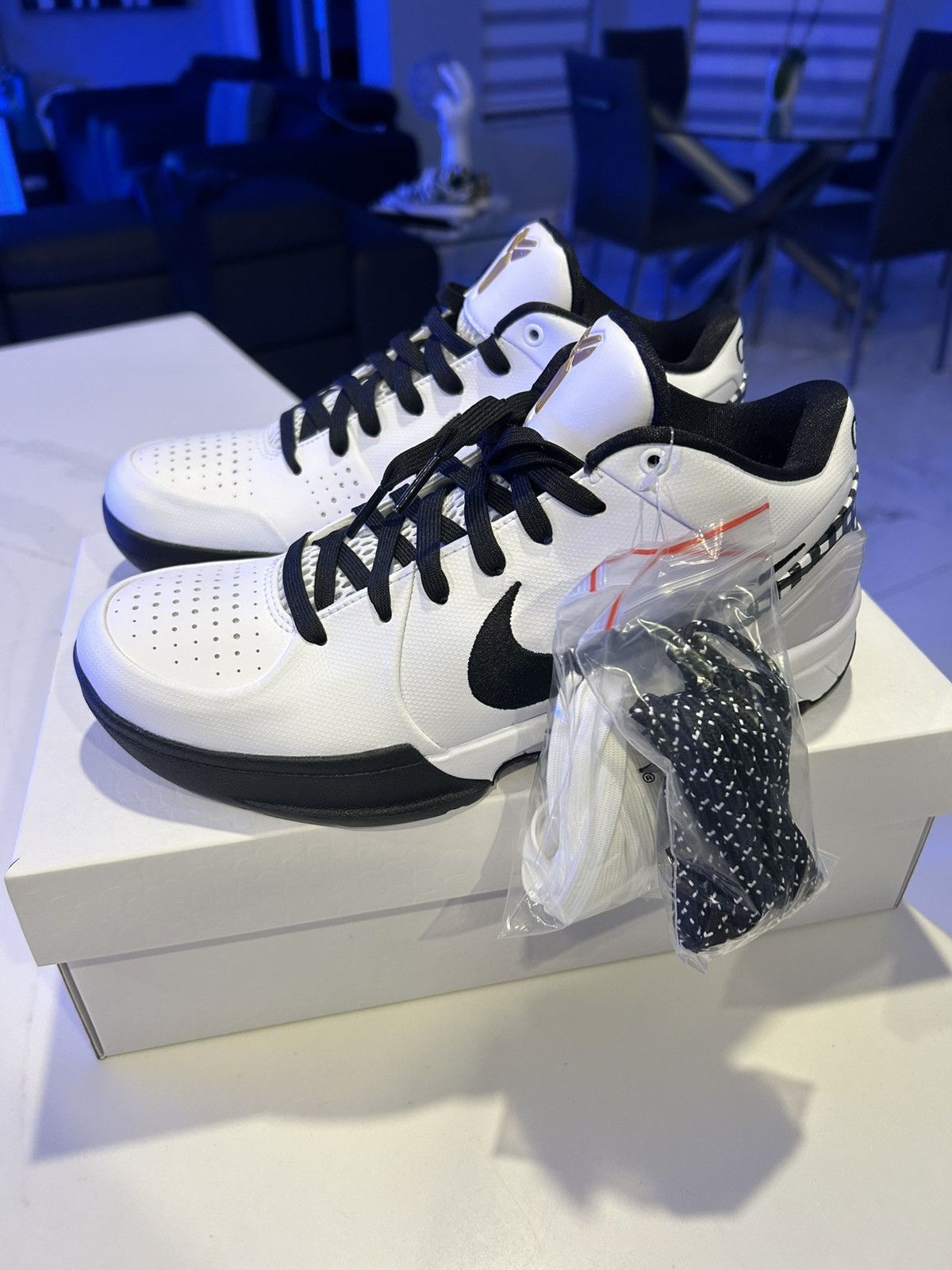 Nike Kobe 4 protro mambacita Gigi Size US 7 / EU 40 - 2 Thumbnail